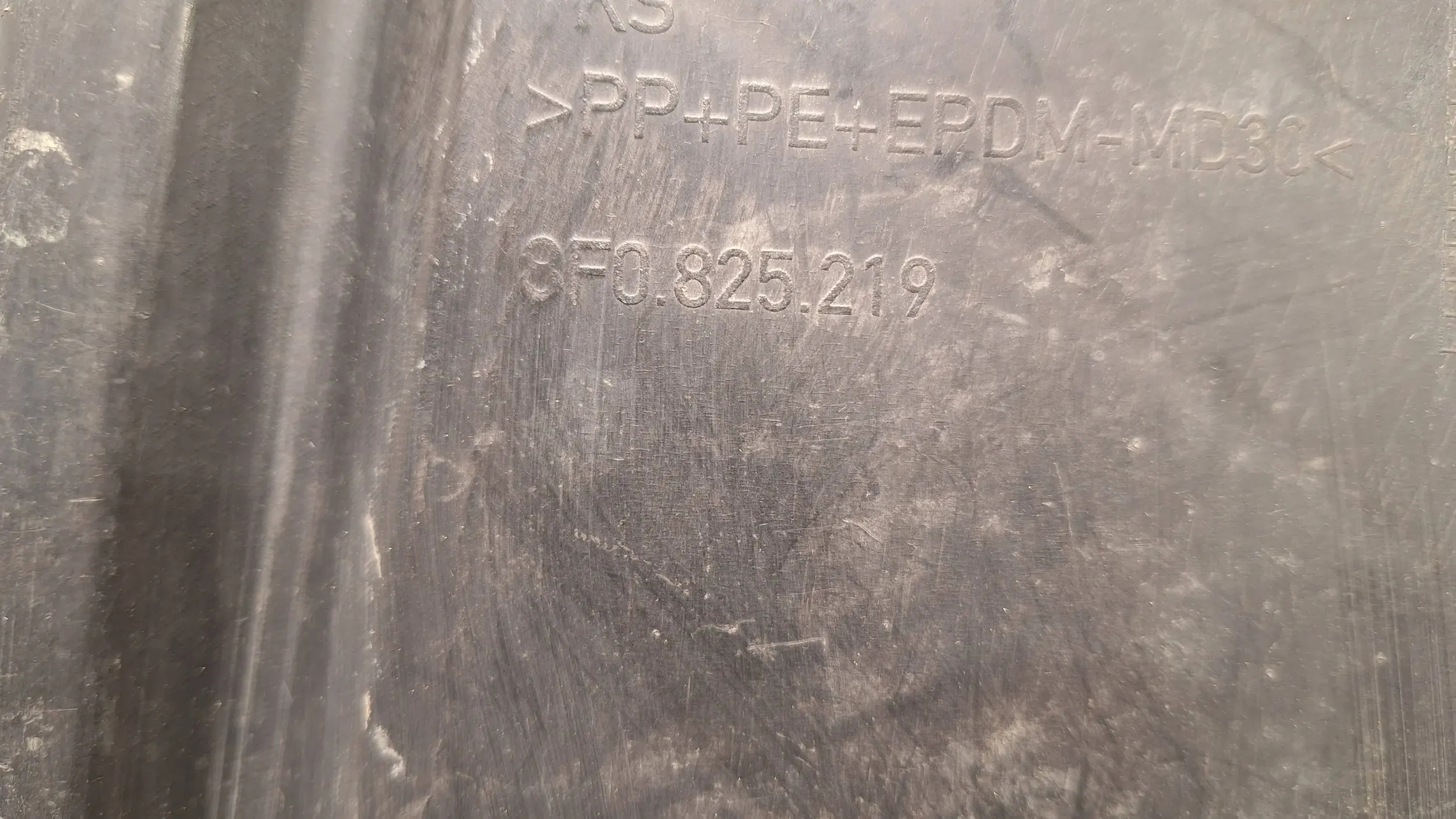 cover chassis left 8F0825219 AUDI A5 SPORTBACK 8T8
