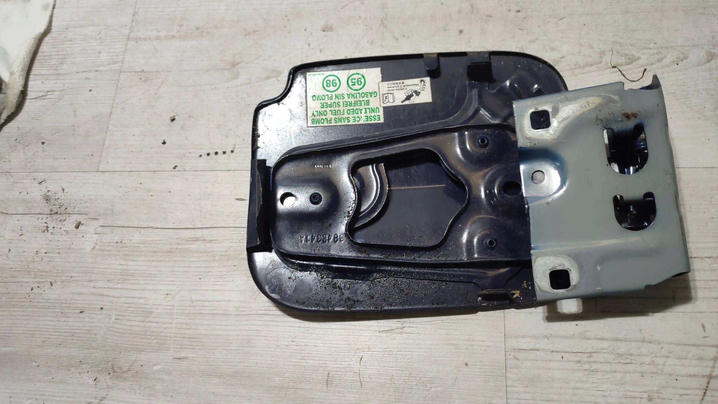 Dacia Duster et 16r 1.6b Volet trappe carburant Carburant