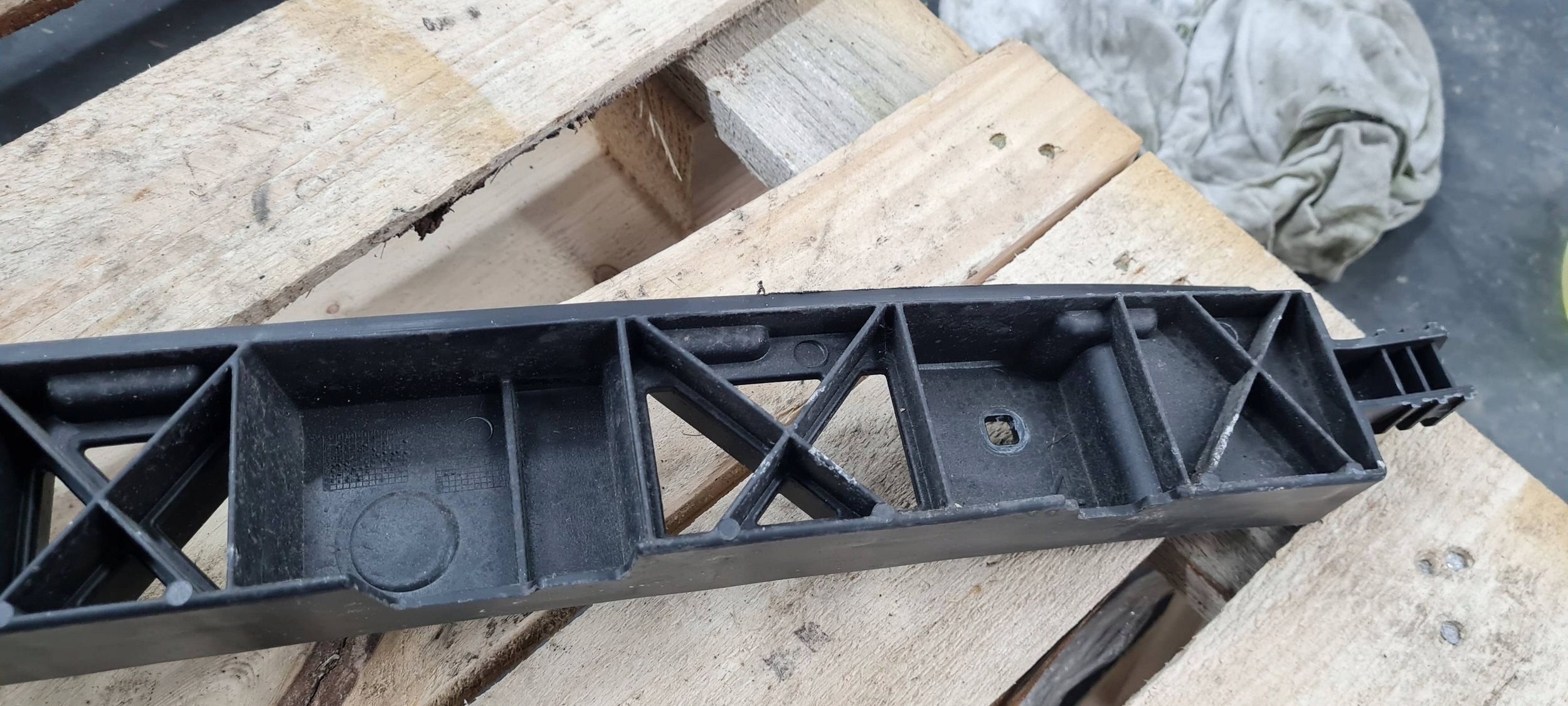 A6 C8 4K Berline Support Poignée Support plaque Pare choc Arrière 4K5807458