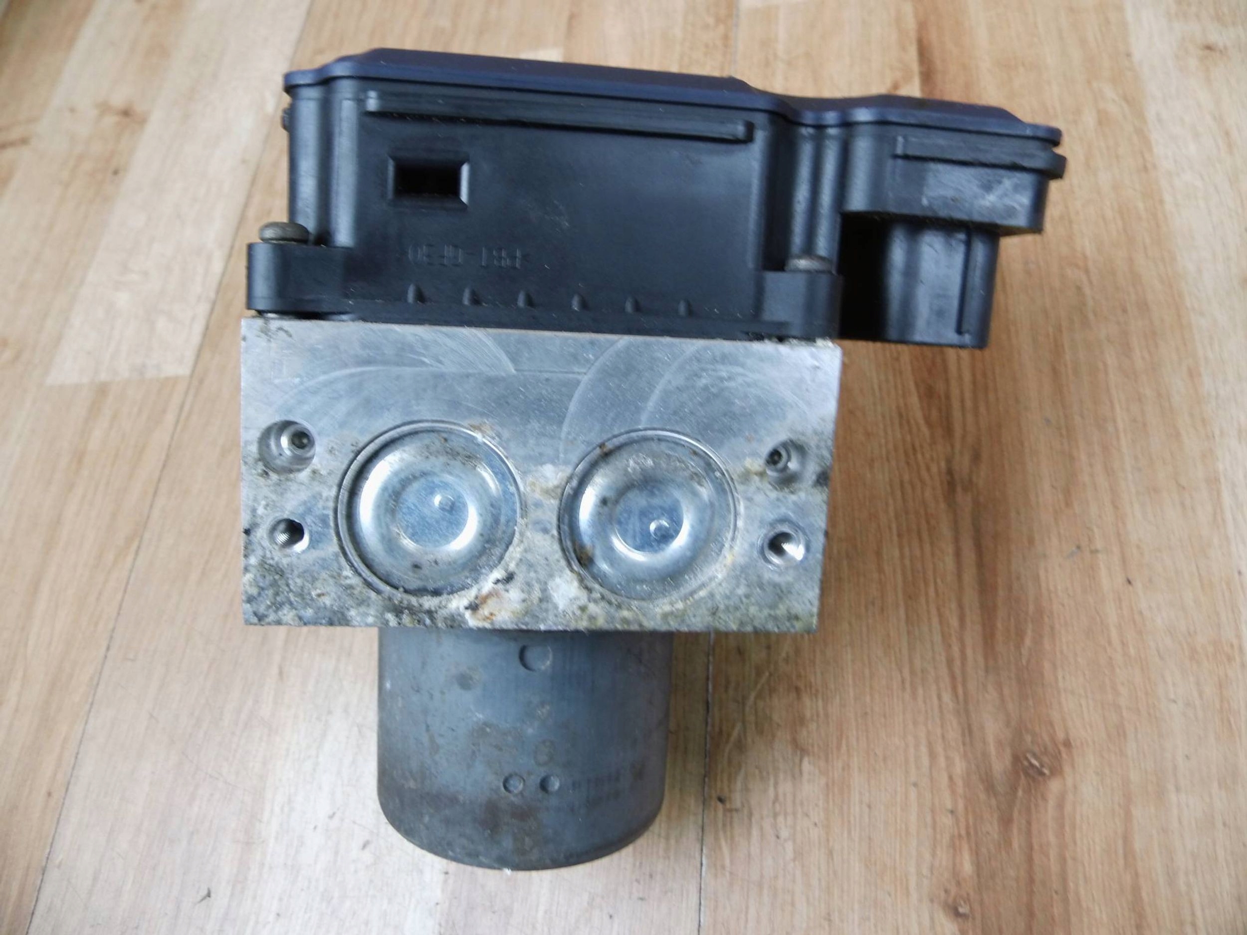Jeep Grand Cherokee WK2 Dodge Durango pump control unit ABS