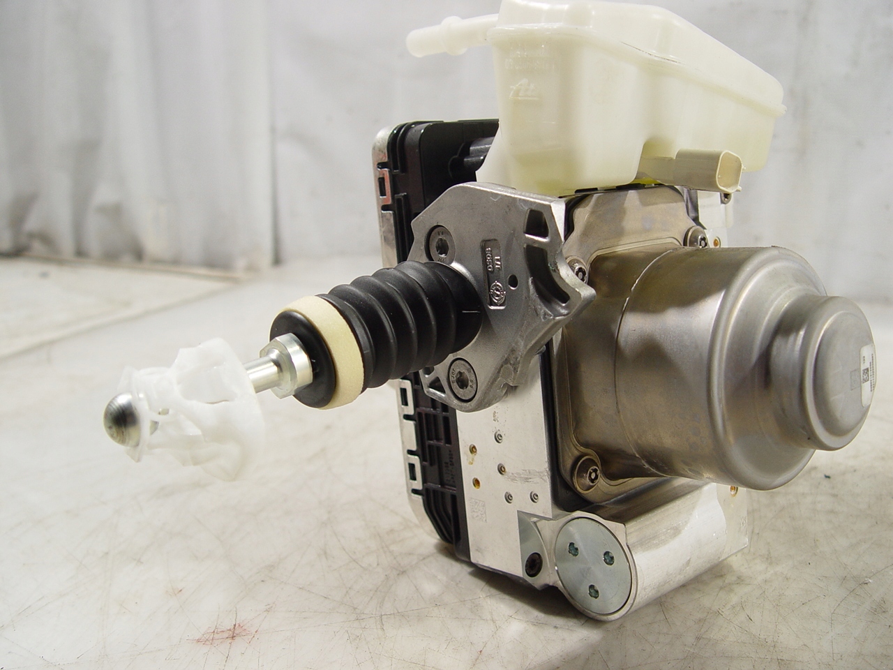 VOLVO XC90 II 15-СЕРВОПРИВОД ГЛАВНЫЙ ТОРМОЗНОЙ ЦИЛИНДР 31287654