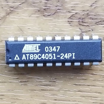 AT89C4051-24PI mikrokontroler 8bit, 4kB, 128B, 24MHz