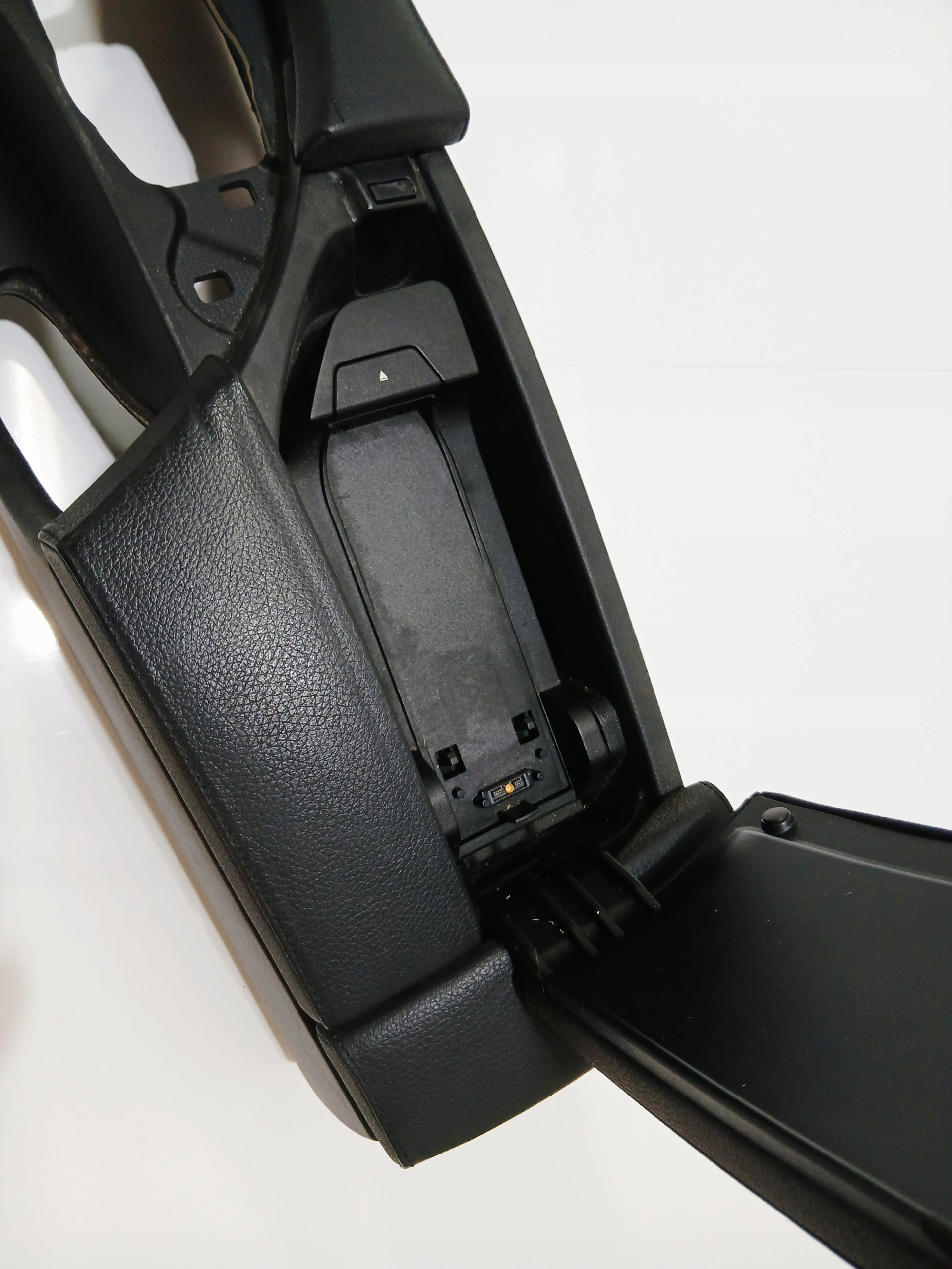 bracciolo BMW E60 E61 LCI EU 7034086 (0000471)