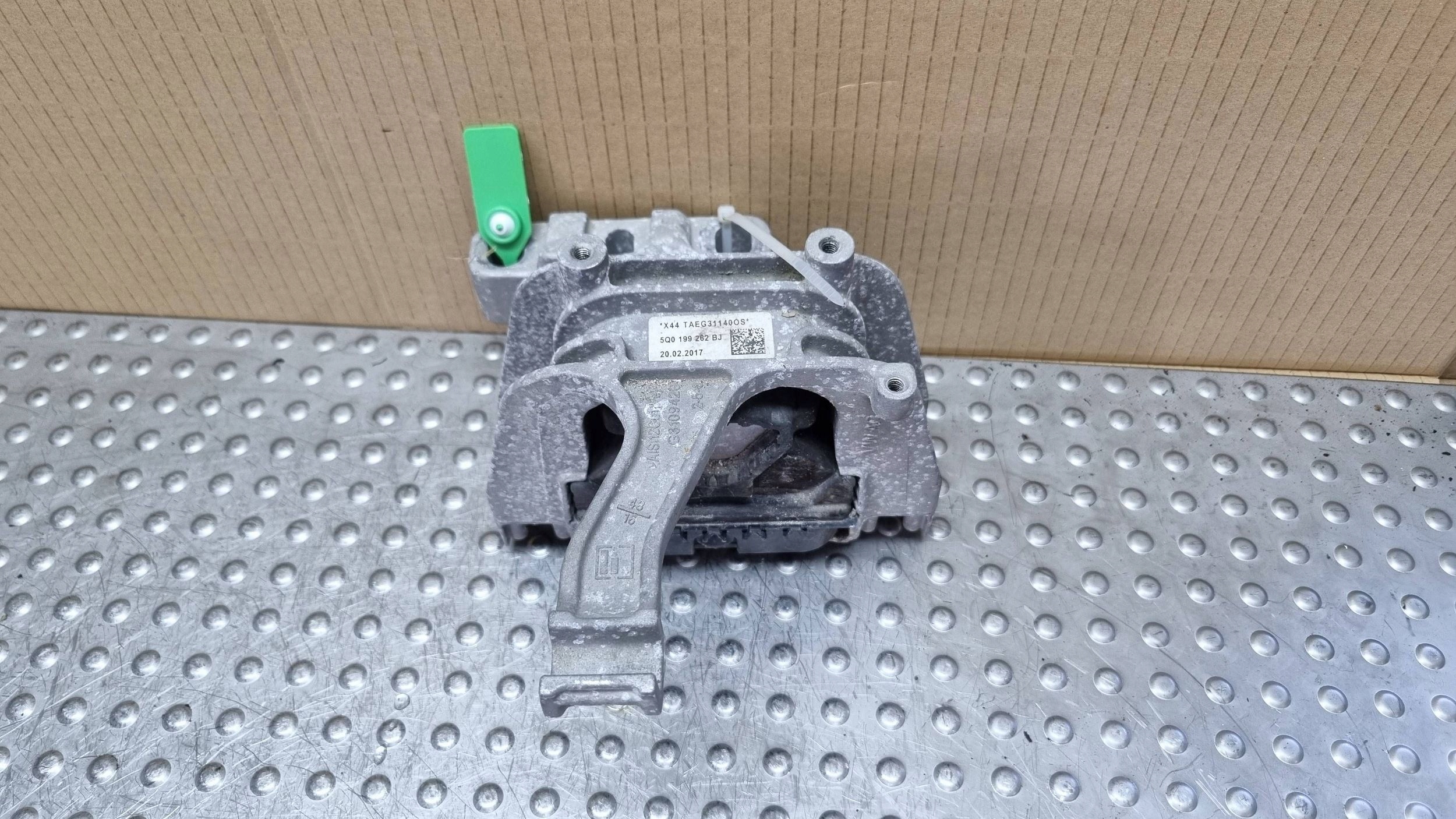 engine mount right 5Q0199262BJ AUDI A3 8V GOLF VII OCTAVIA III 2.0 TDI