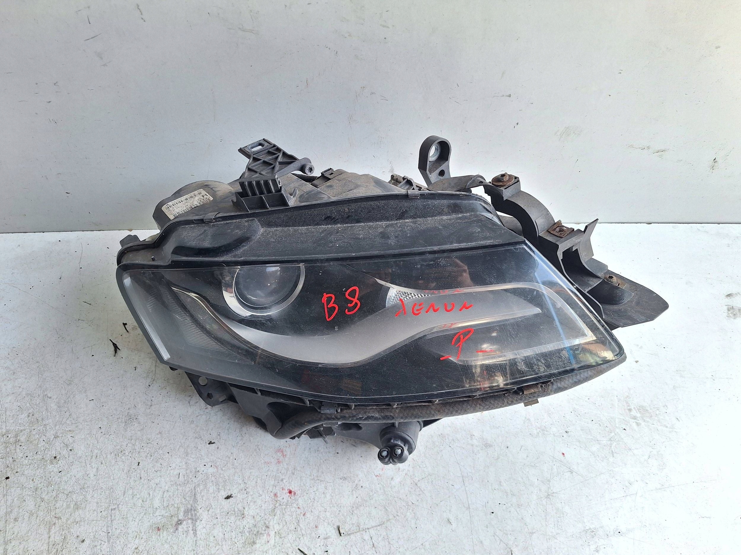 AUDI A4 B8 8K 08-11 light right XENON UK-ANGLIK 8K0941004D