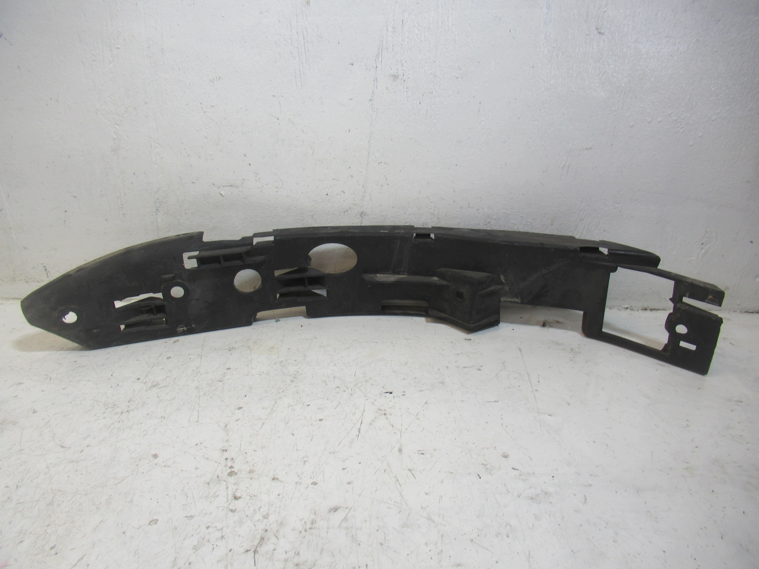 bumper bracket left front VOLKSWAGEN TOUAREG