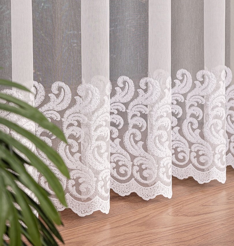 záclona do obývacího pokoje připravená s páskou na míru bílá Nádherná 600x220