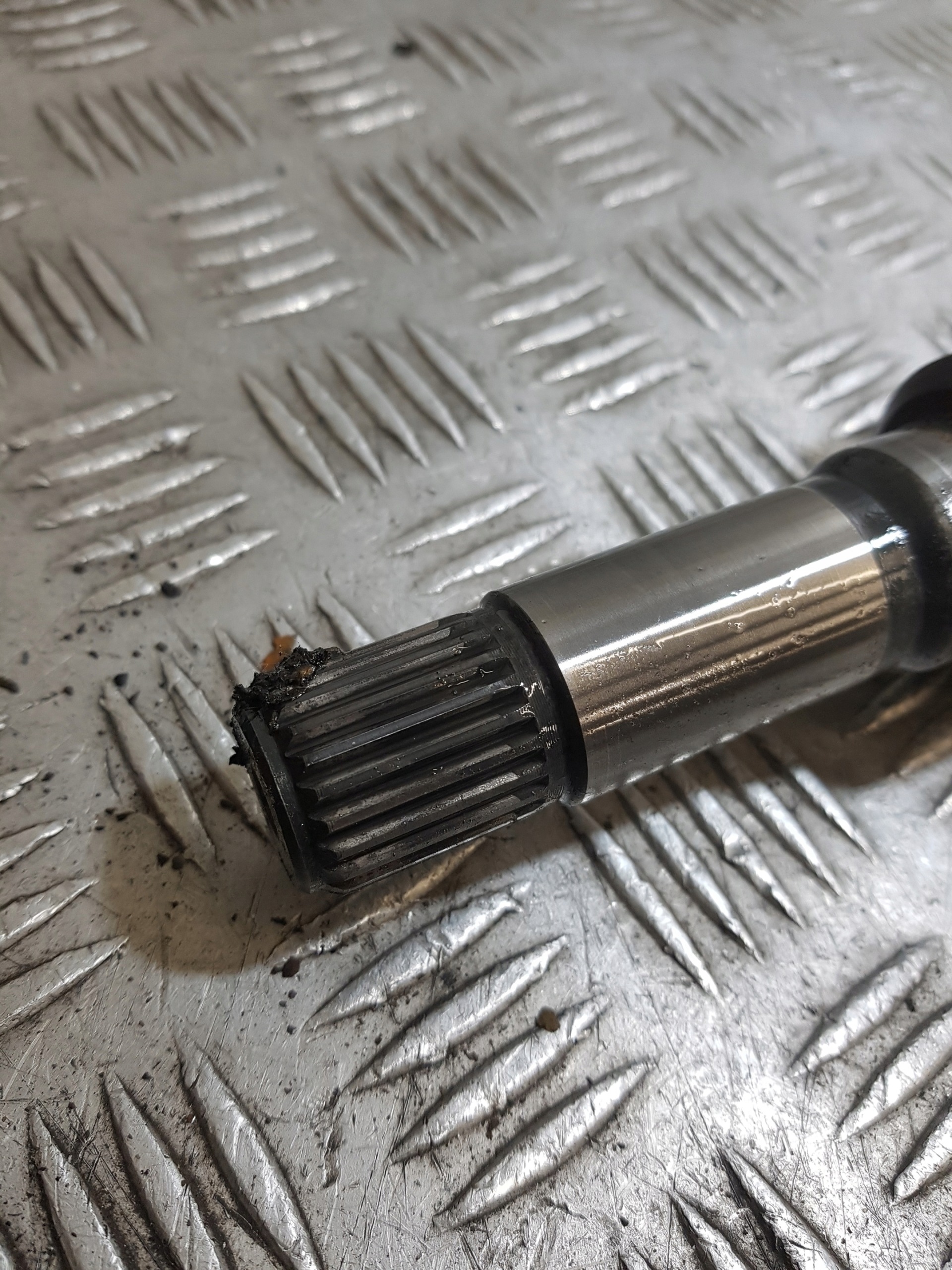 semi-axis semi-axis right front PEUGEOT 208 9803959680