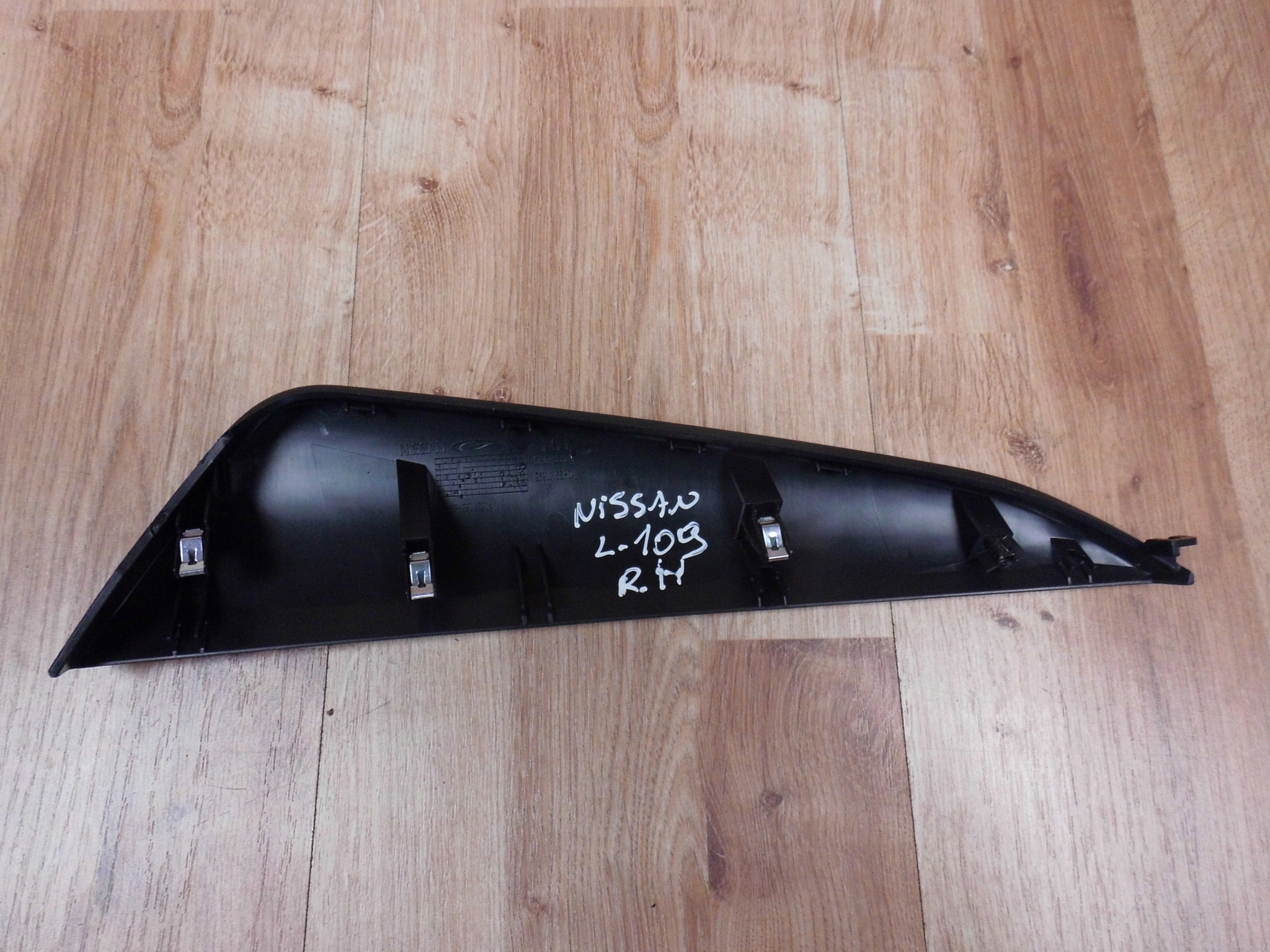 Nissan Leaf II ZE1 moulding tunelu cap right