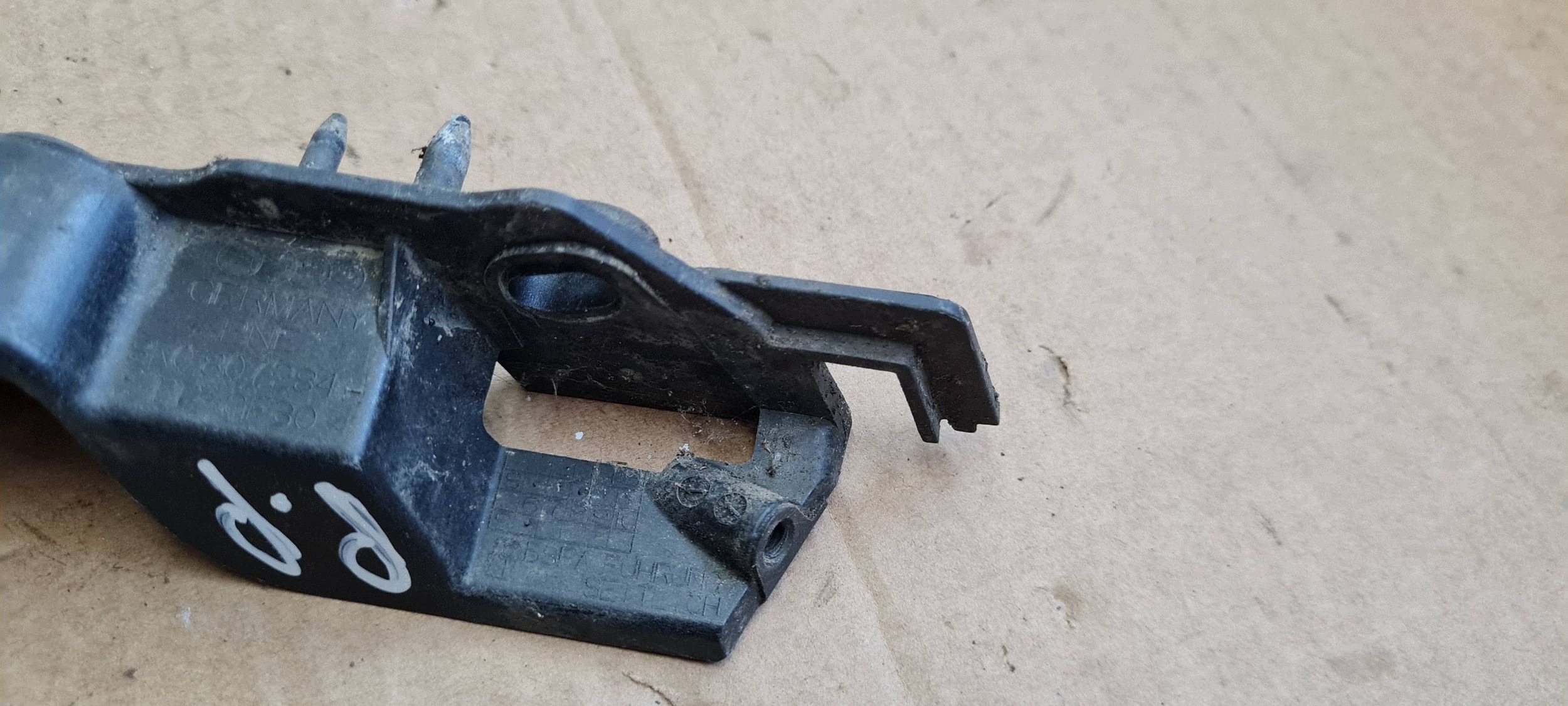 A4 B8 S4 LIFT support holder bracket of a bumper right front 8K0807284H