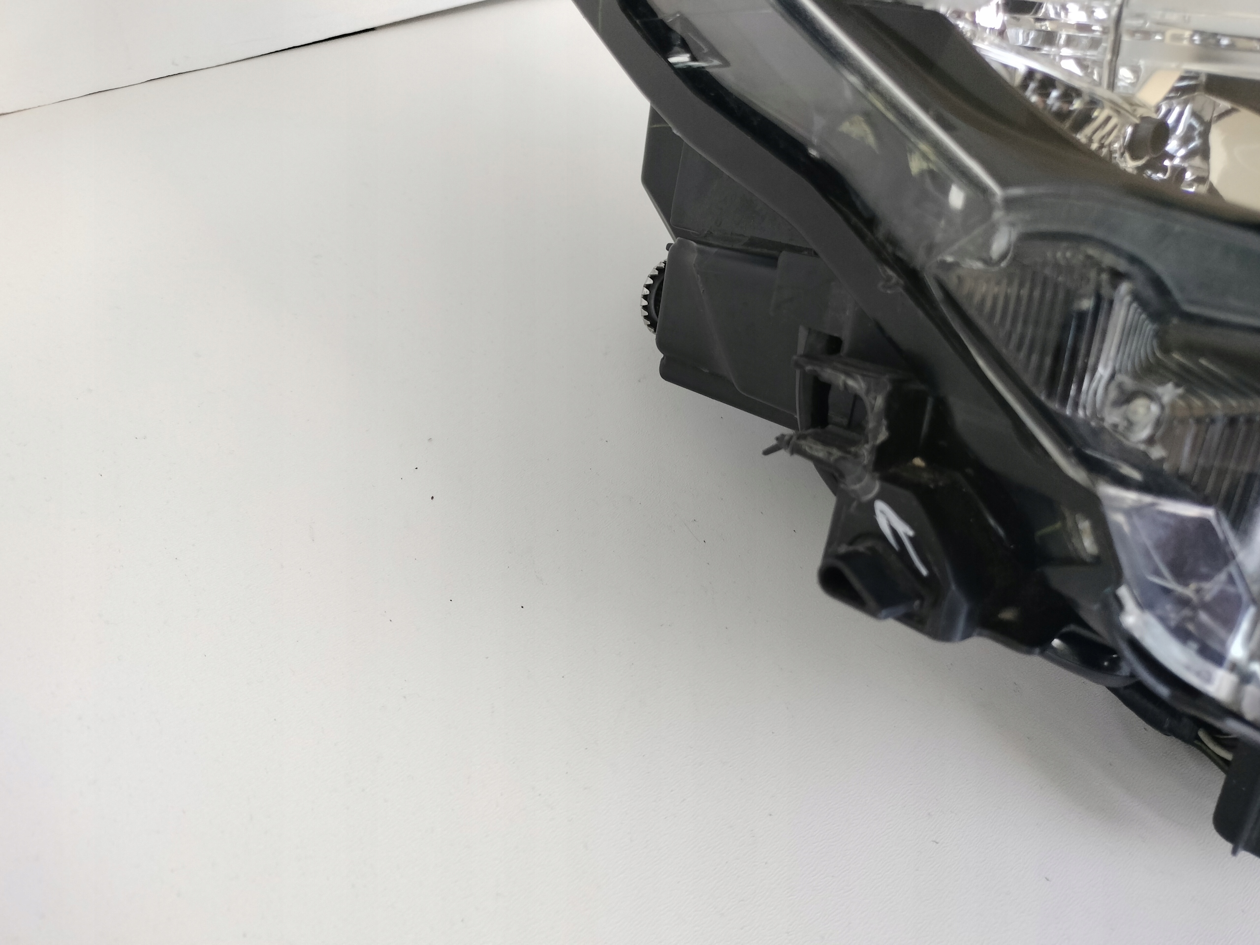 light right REFLEKTOR MAZDA 2 LIFT 20- FULL LED