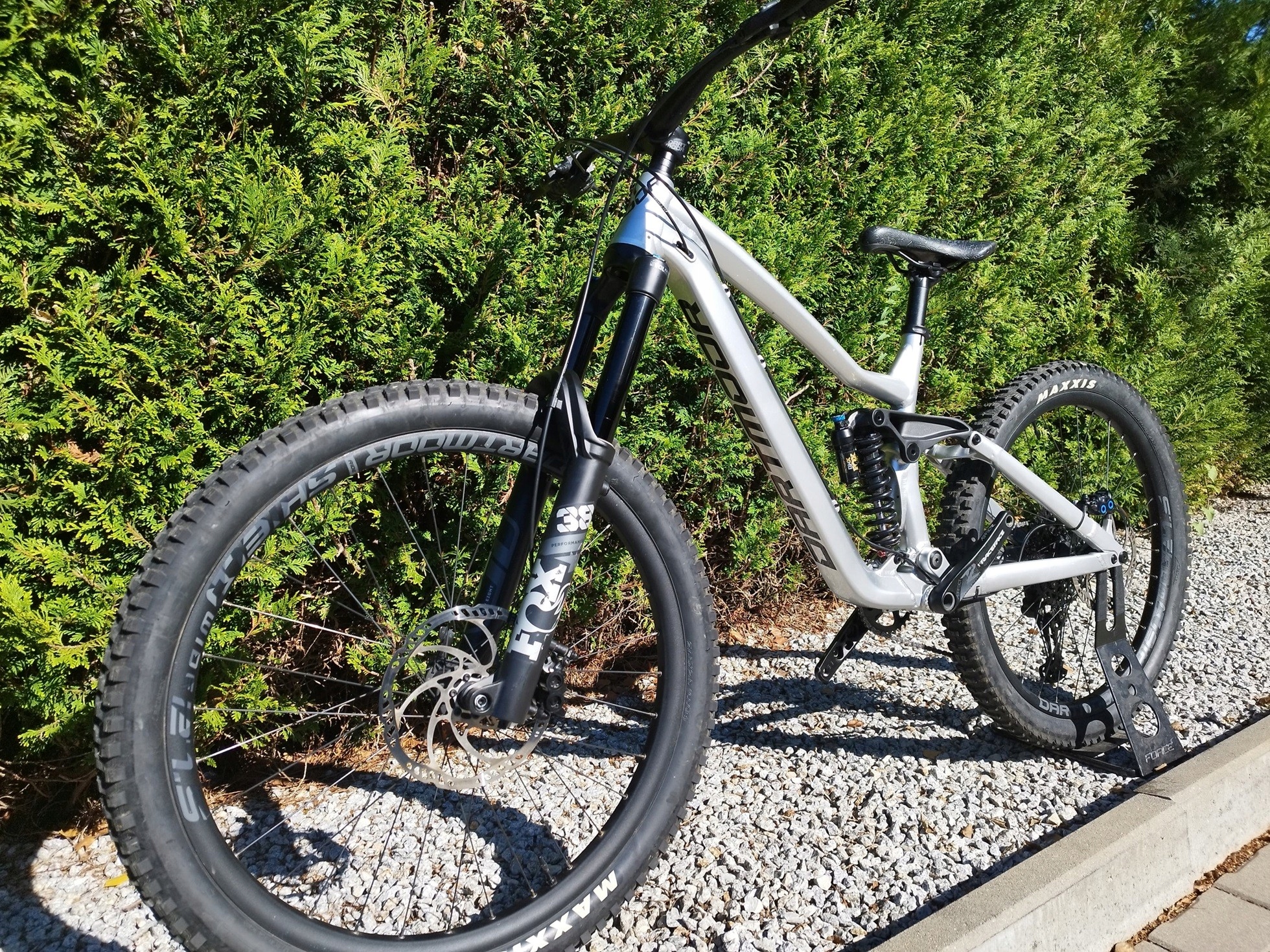 Rower Freeride Dartmoor Thunderbird FR Pro 2024 M z Centrum Testowego