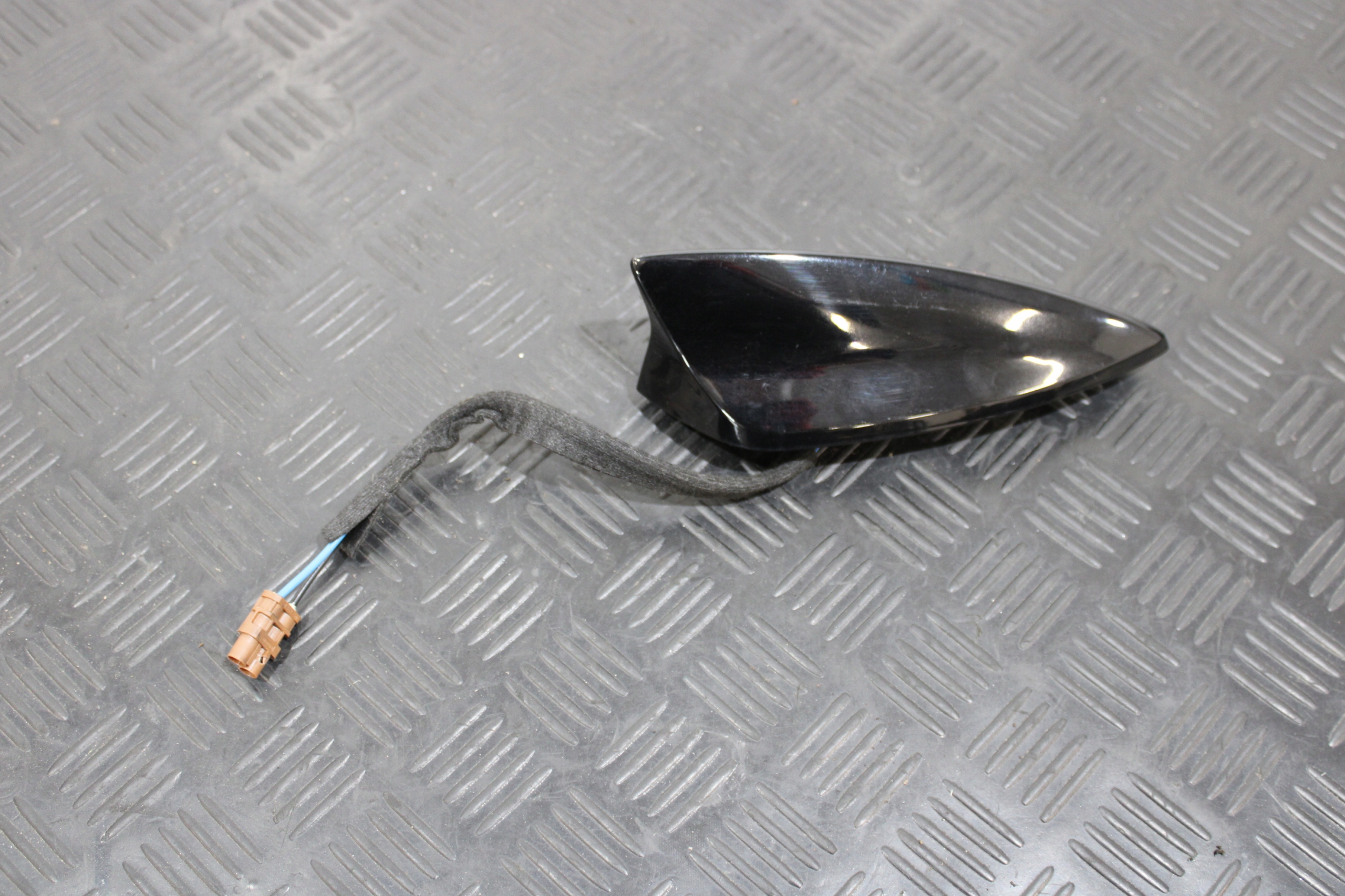 ANTENA dach YQ00013980 OPEL GRANDLAND X