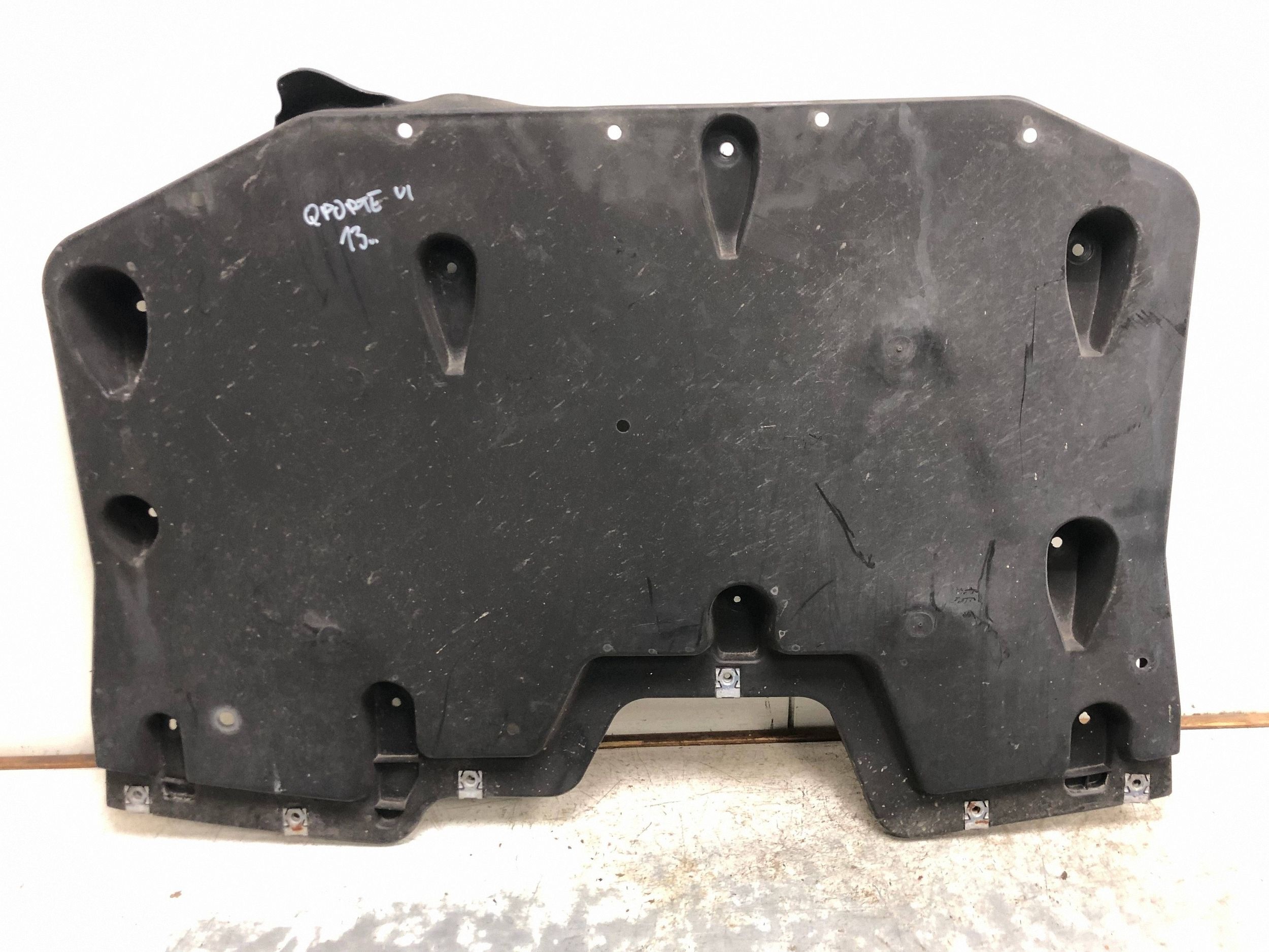 cover below engine MASERATI QUATTROPORTE VI 670003440