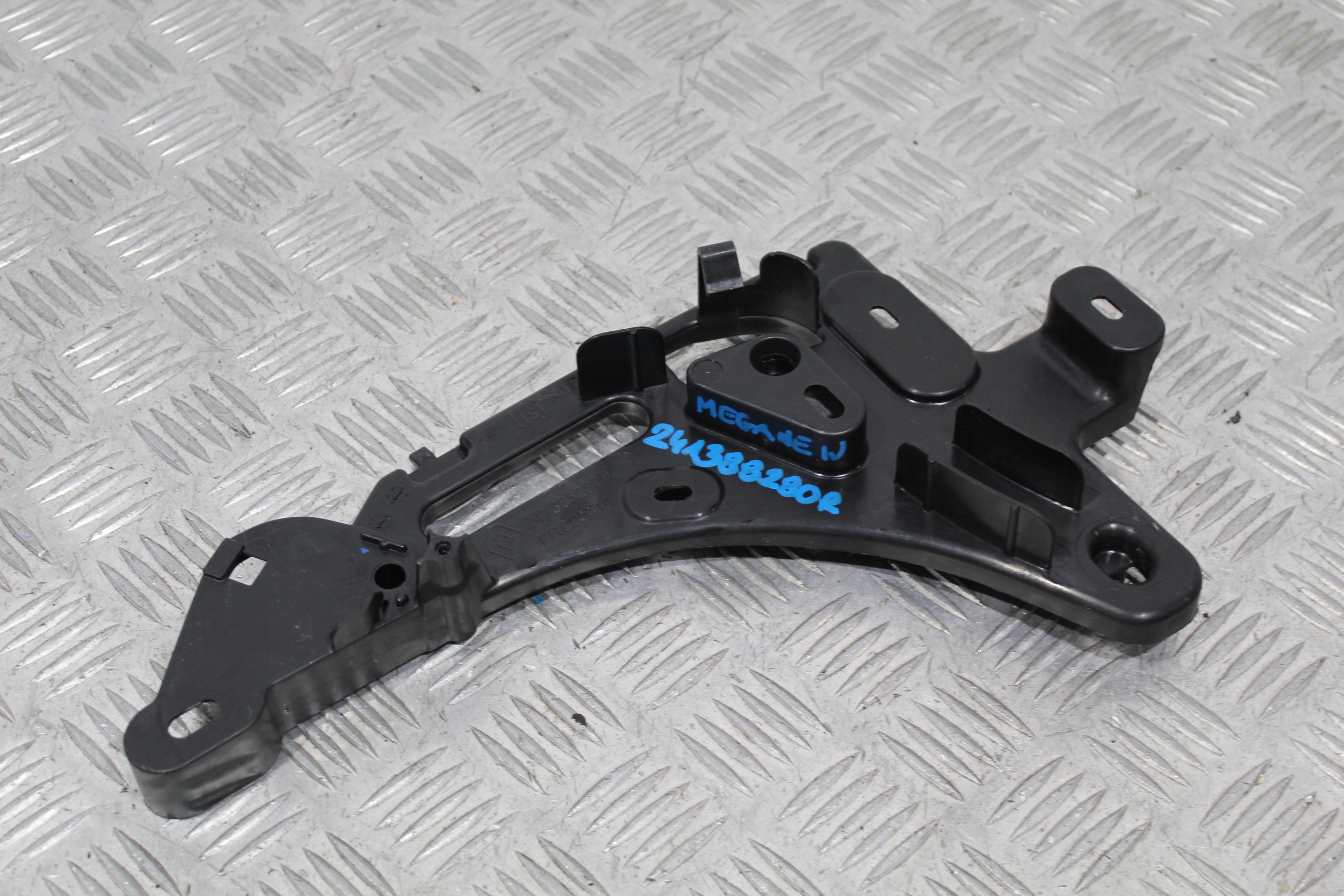 bumper bracket MEGANE IV 4 241388280R