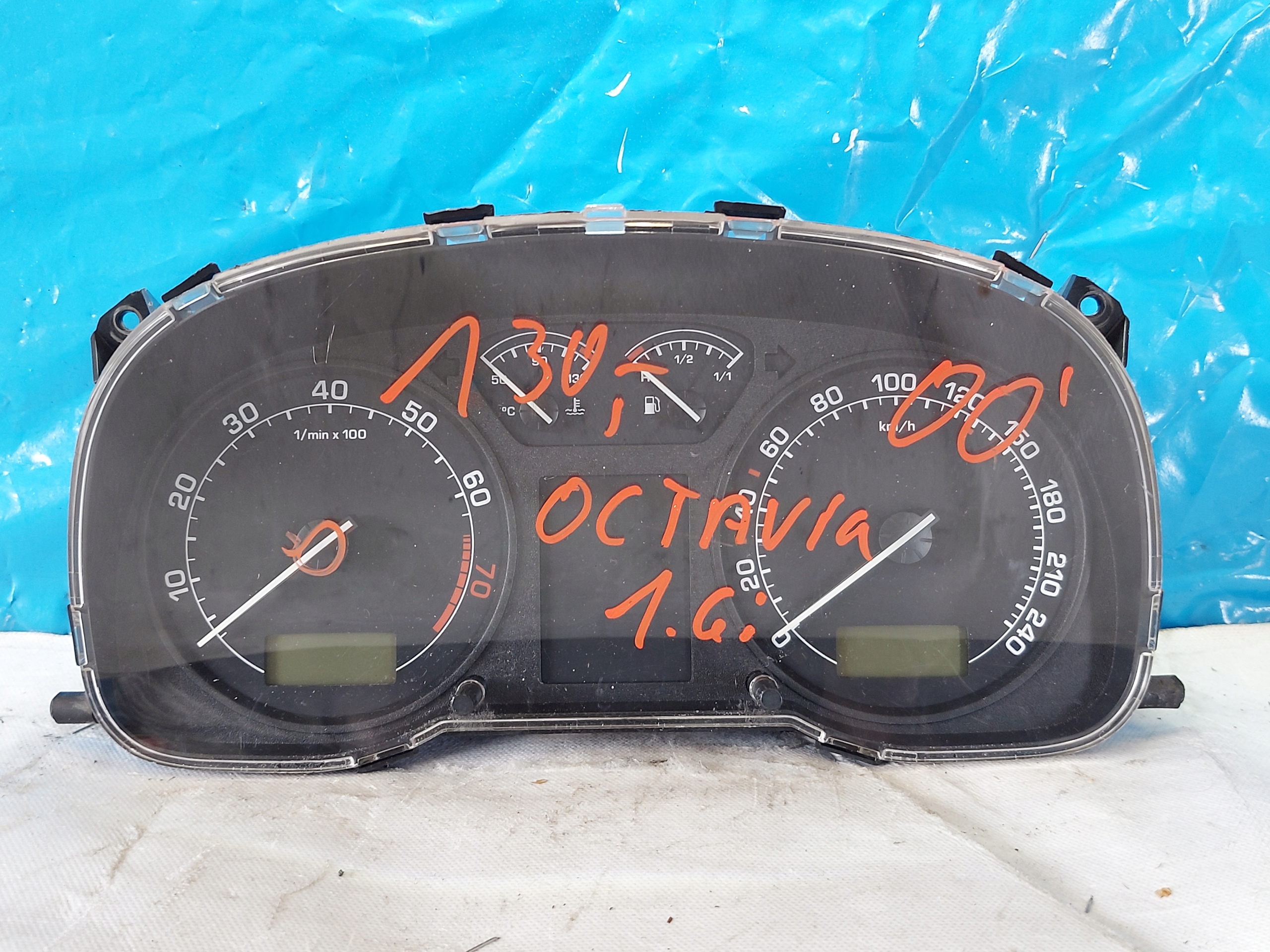 dials clock OCTAVIA and 1.6 B 1U0920810B