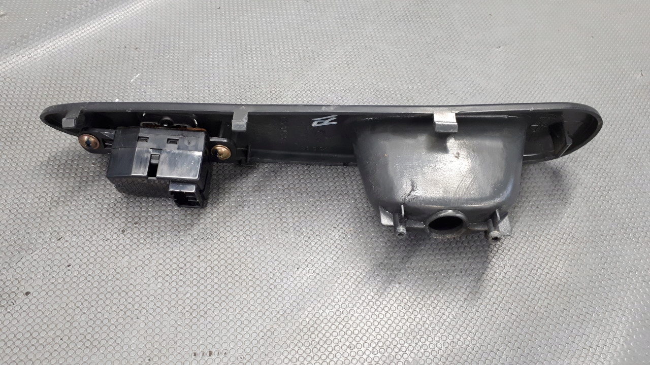 612W02920 przełącznik szyby Hyundai Lantra Jakość części (zgodnie z GVO) O - oryginał z logo producenta pojazdu (OE)