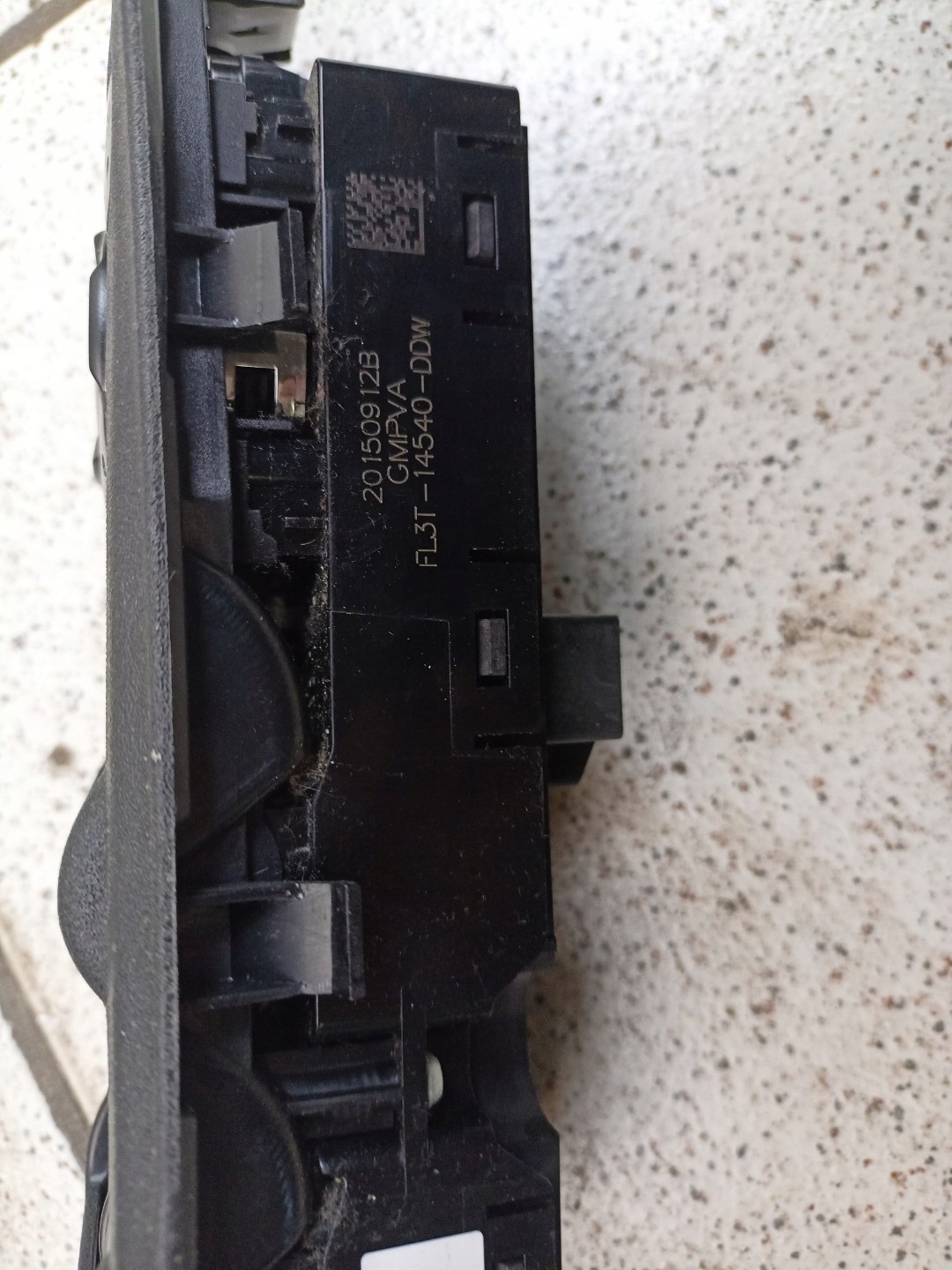 Przyciski of the window front left side Ford Edge 2 CD539 2015 FL3T-14540-DDW