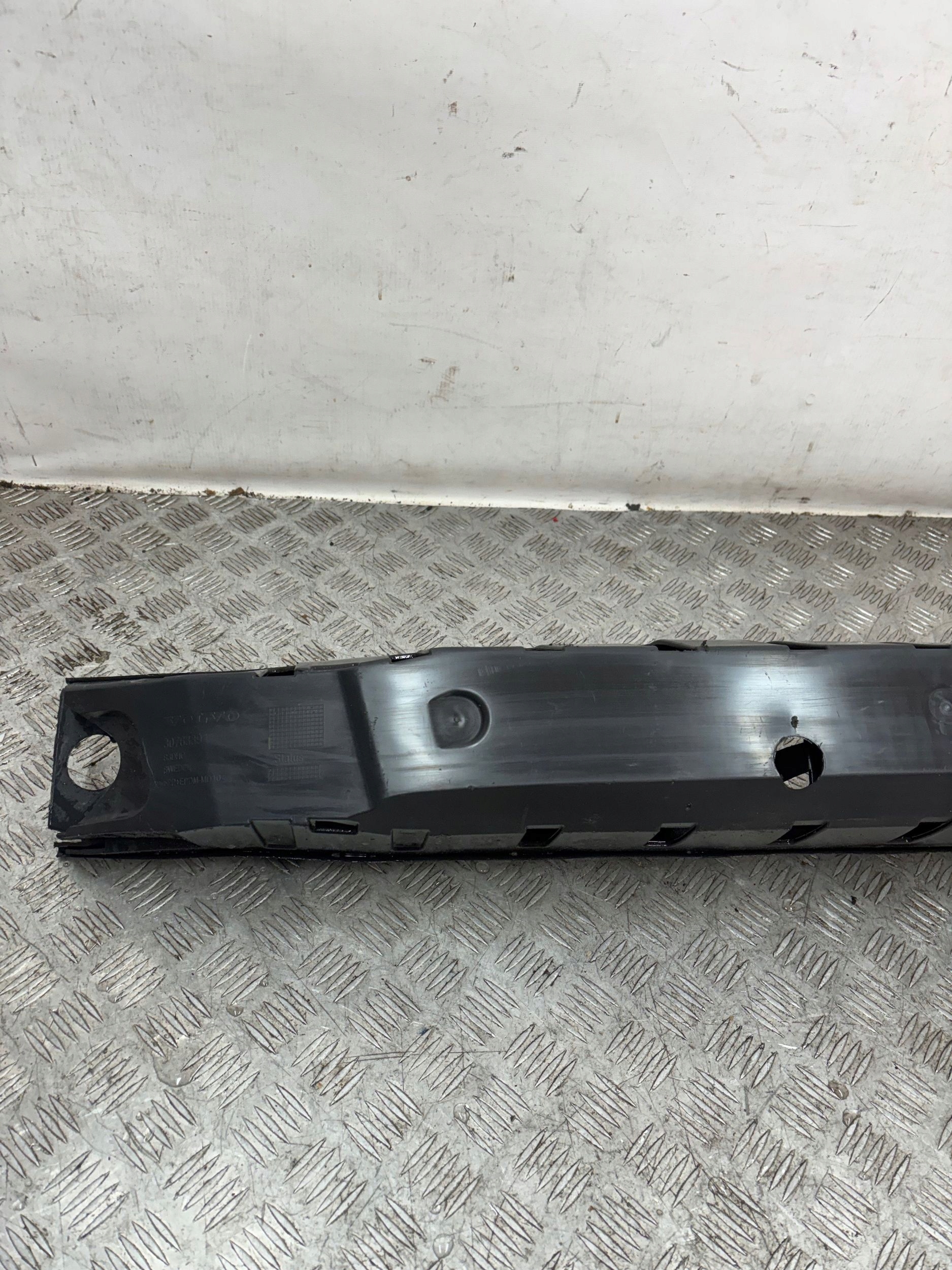 bumper support of the front VOLVO V70 07