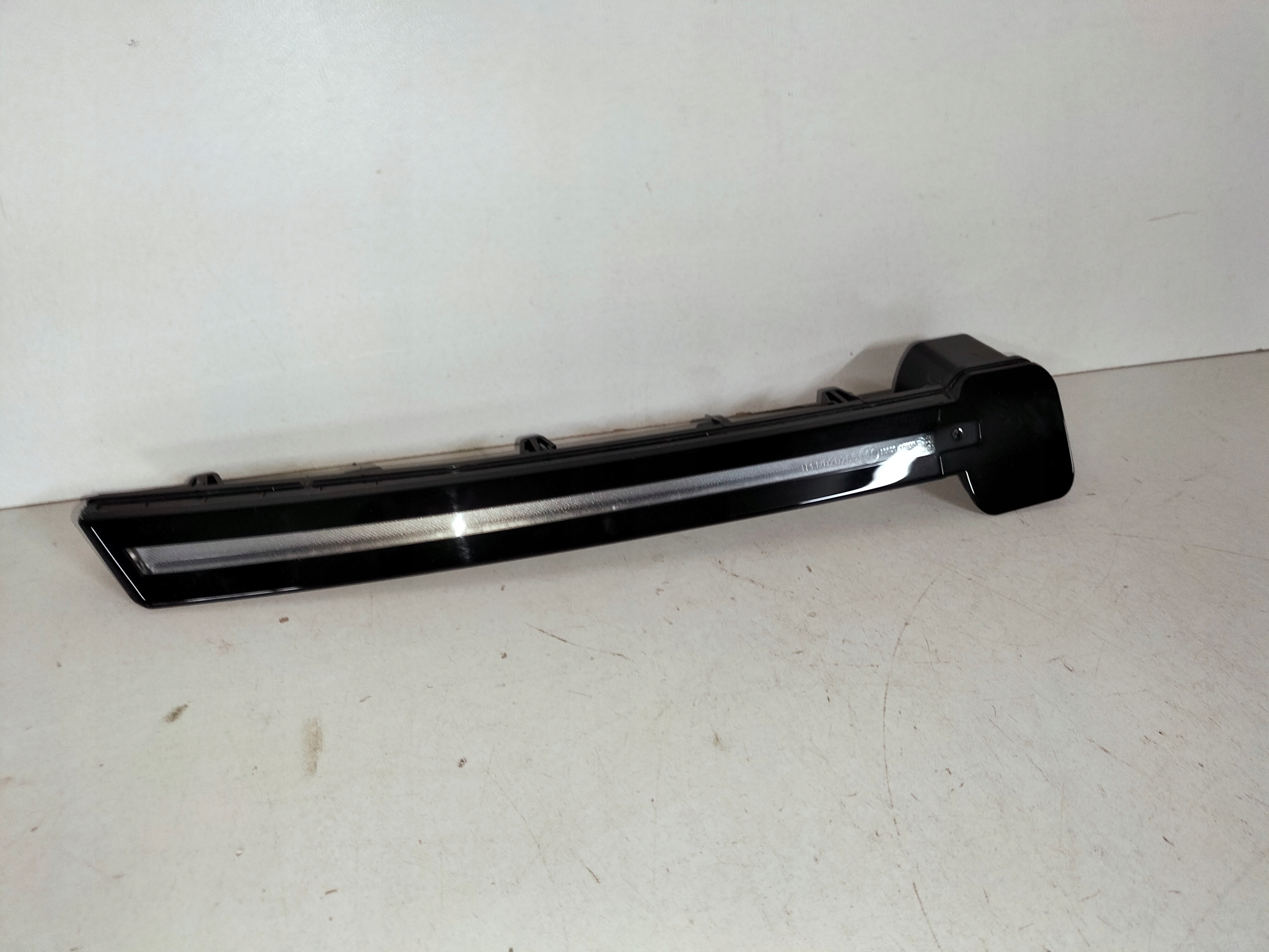 light grille front right LED DRL VW ID3 19
