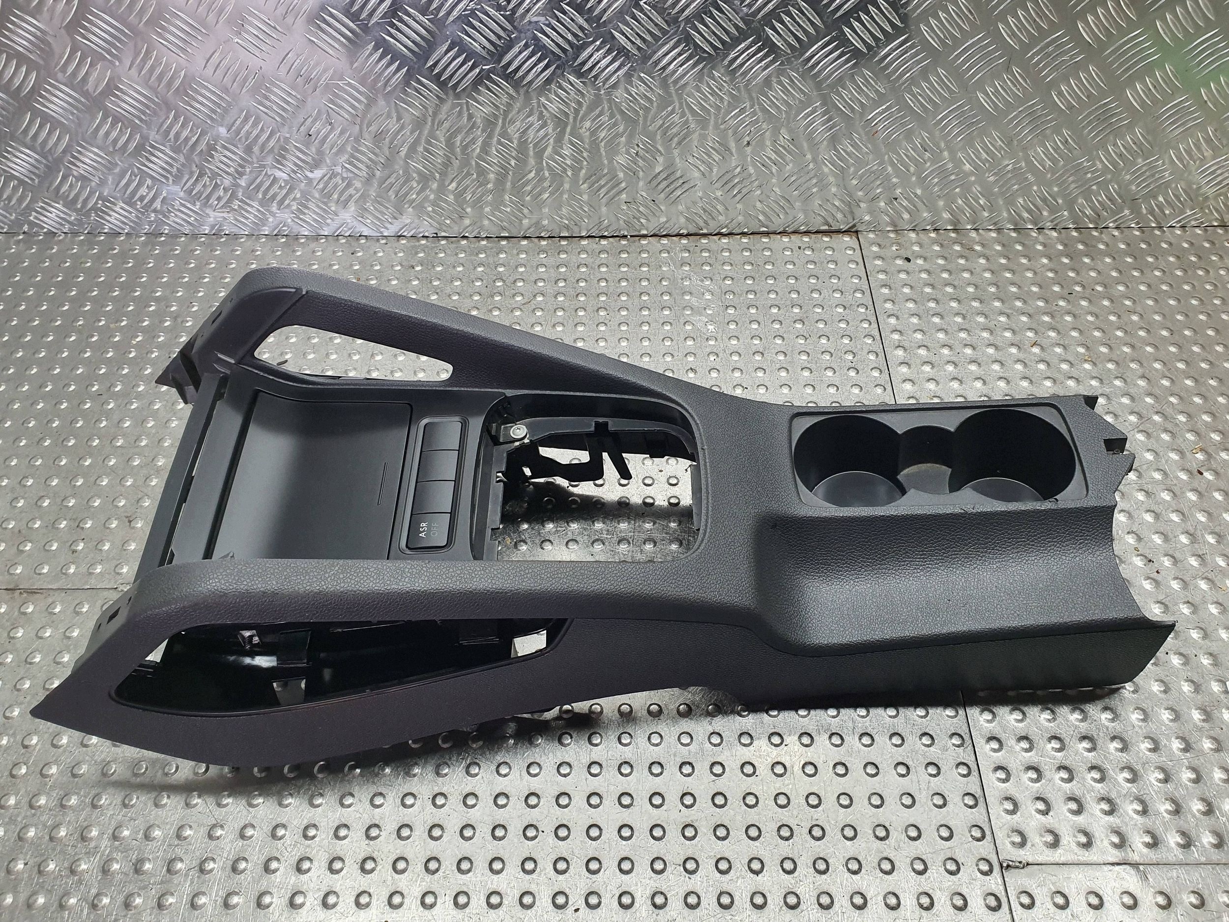 TUNEL mitte Konsole 1K0863243A VW GOLF V SCIROCCO III
