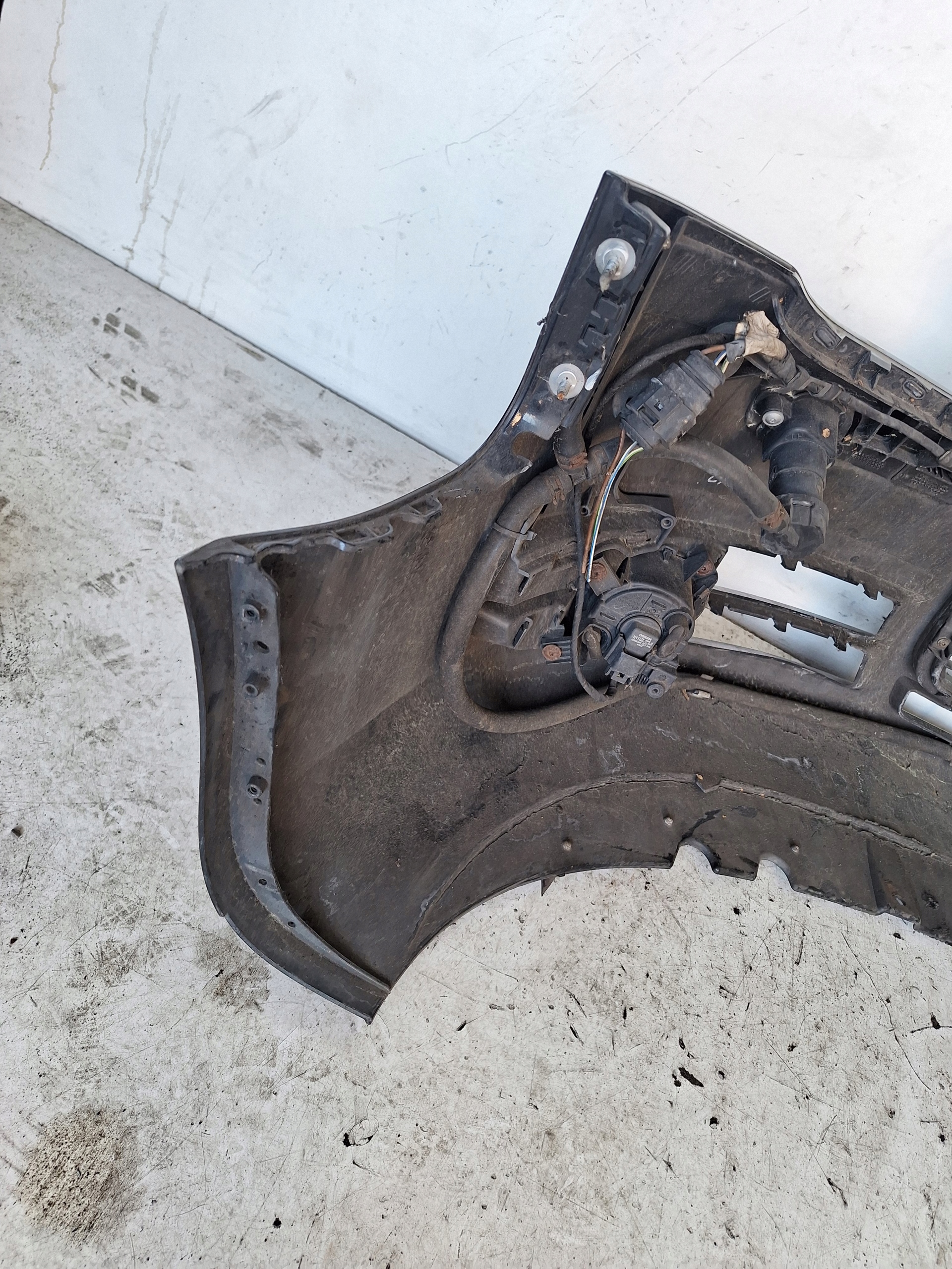 AUDI A4 B7 05-08 bumper + XENON