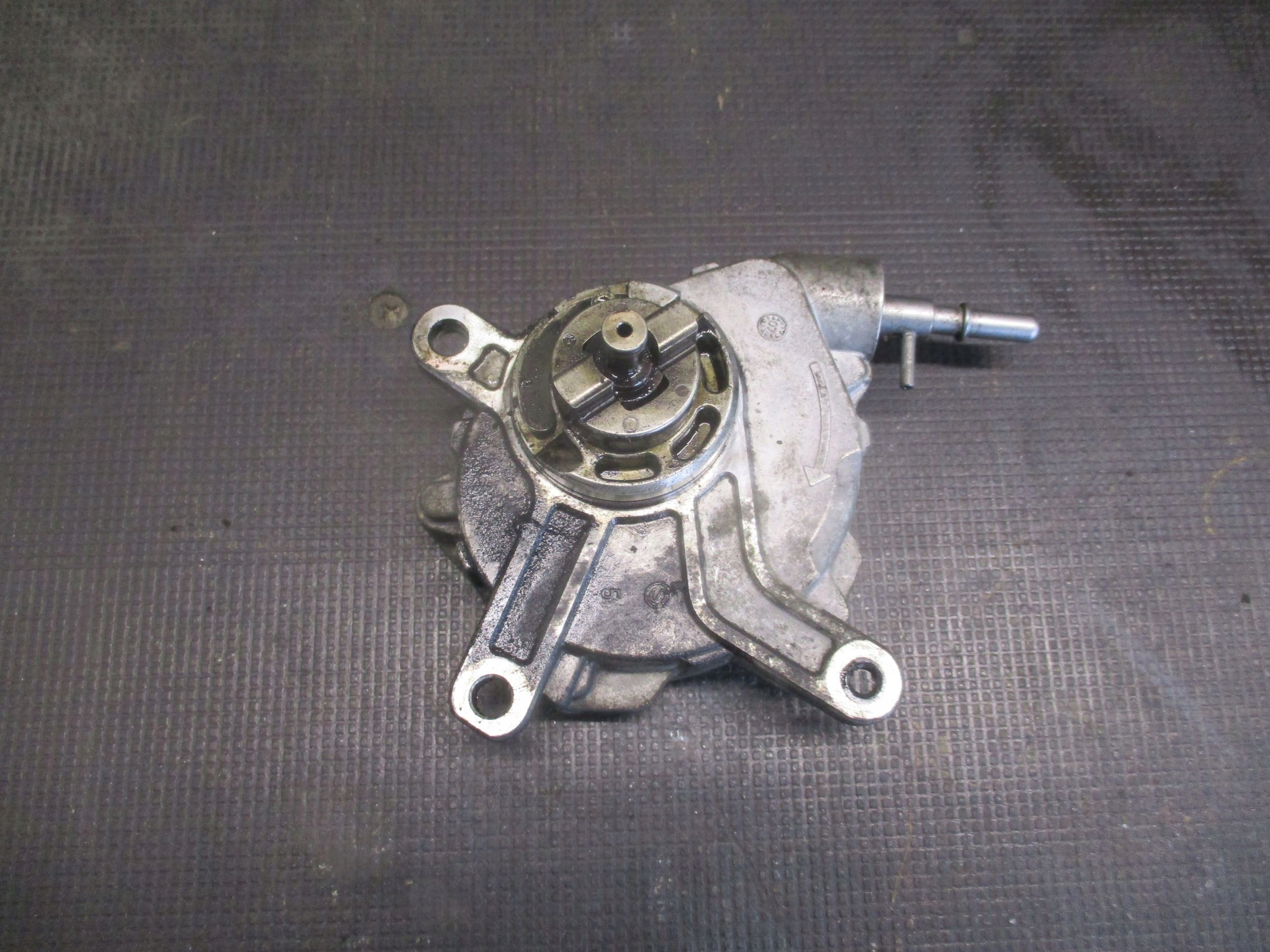 насос 19S TOYOTA COROLLA VERSO II 04-09R. 2.2d