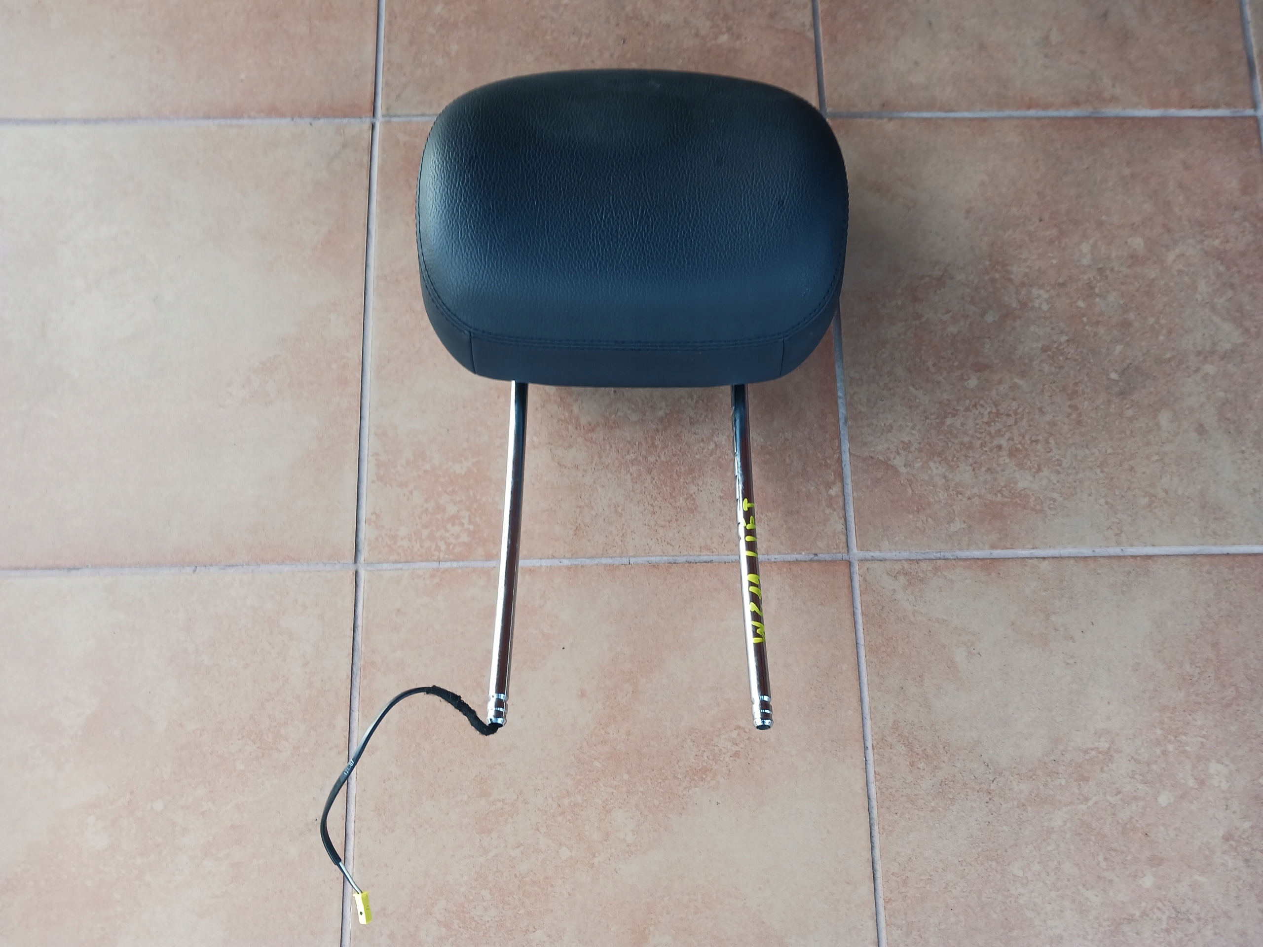 13007B - Подголовник активного переднего сиденья MERCEDES W211 LIFT