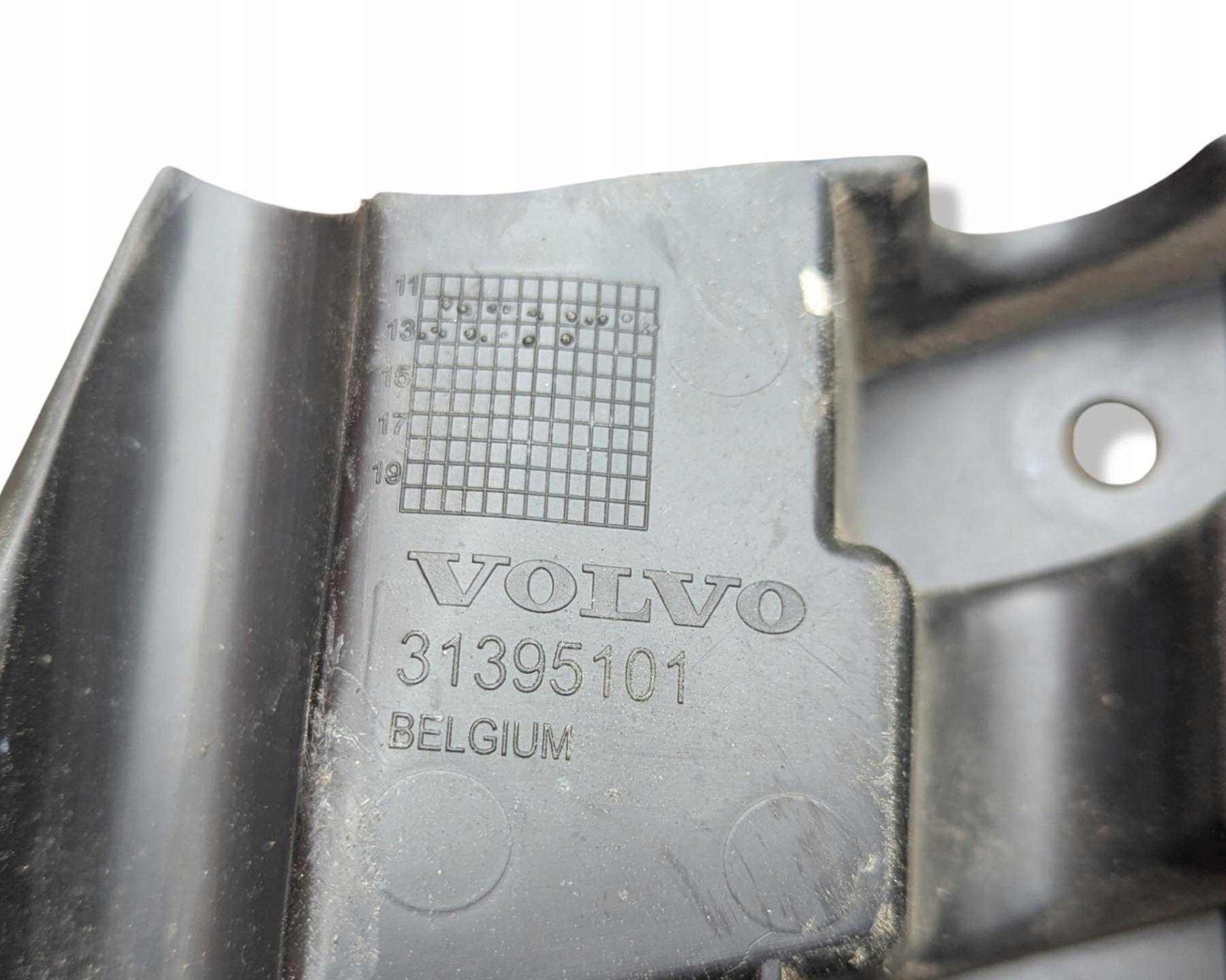 support holder of a bumper front left side Volvo V40 Cross Country 2013
