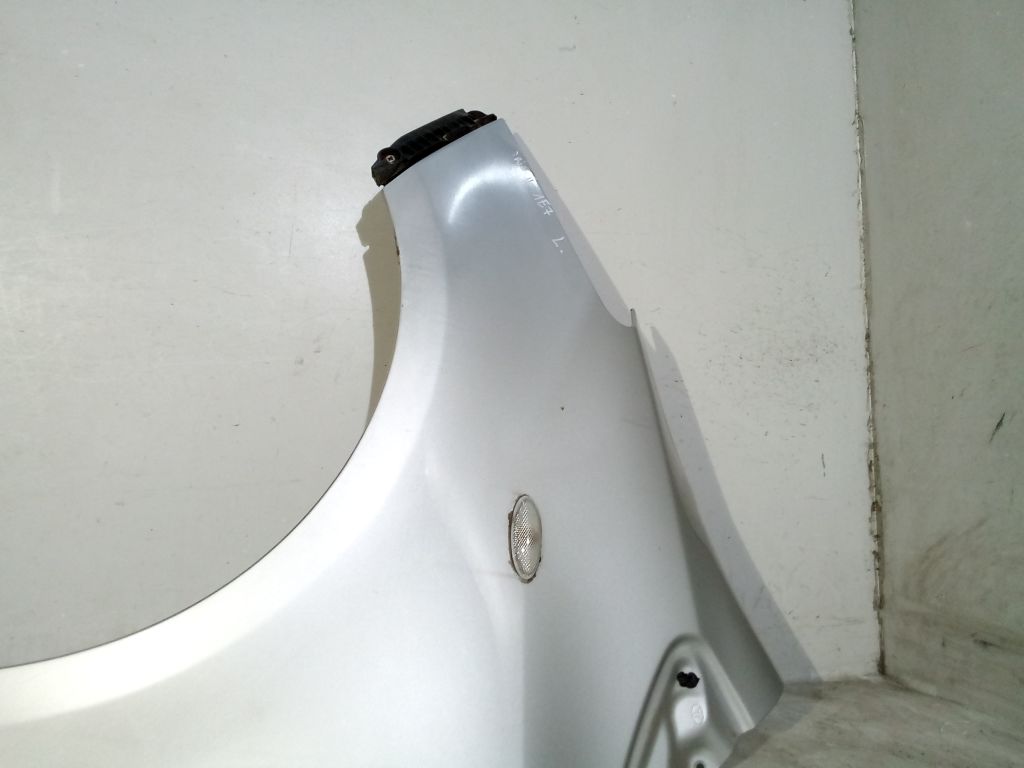 Toyota Yaris II 2 fender left
