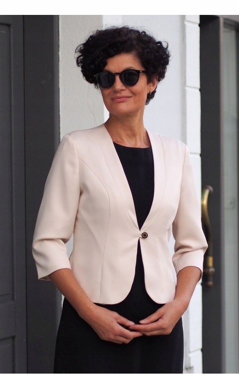 WIZYTOWY DOPASOWANY KRÓTKI ŻAKIET NA WESELE BEŻOWY 34 Rozmiar 34