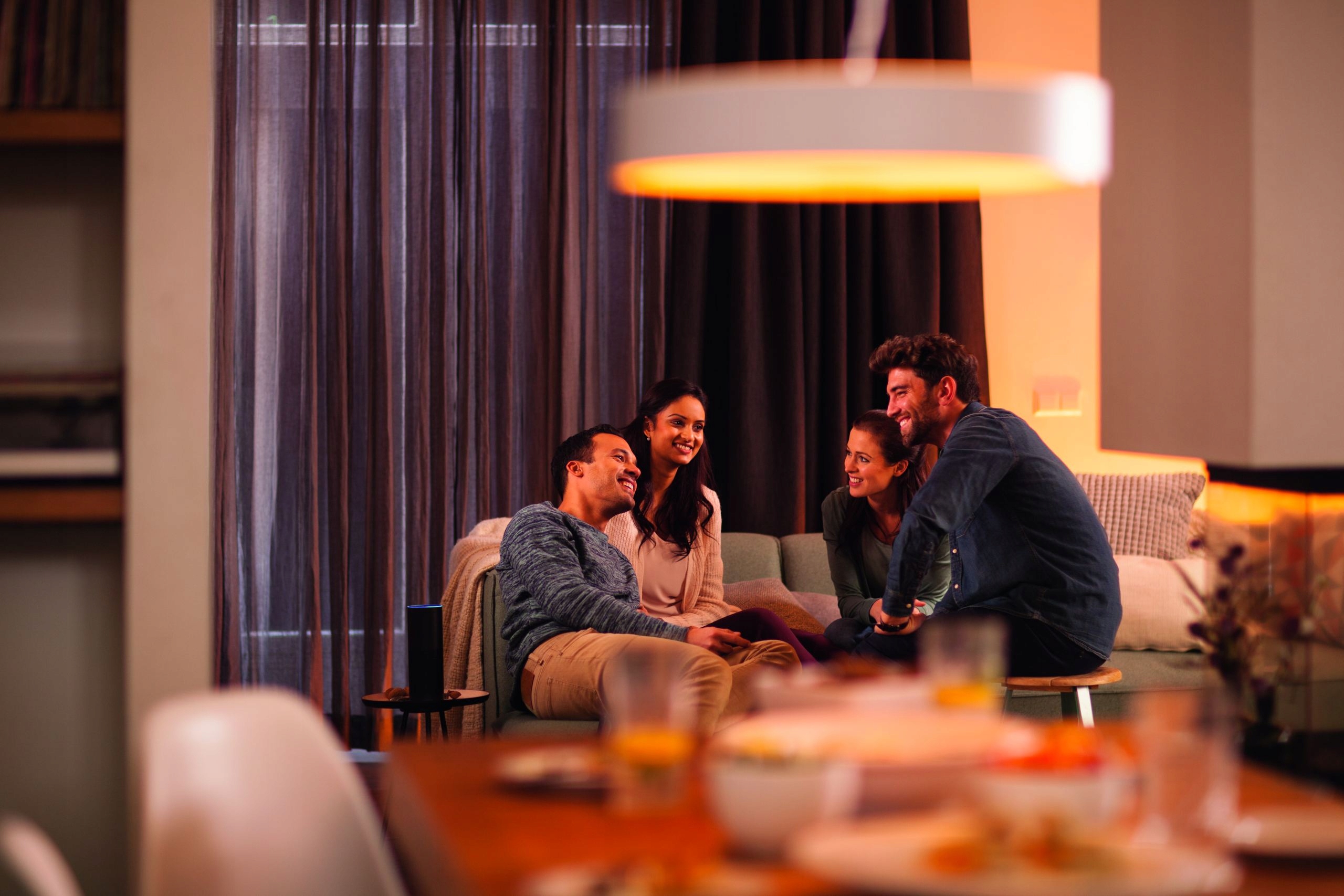 PHILIPS HUE White żarówka inteligentna E27 9W 4szt Klasa efektywności energetycznej F