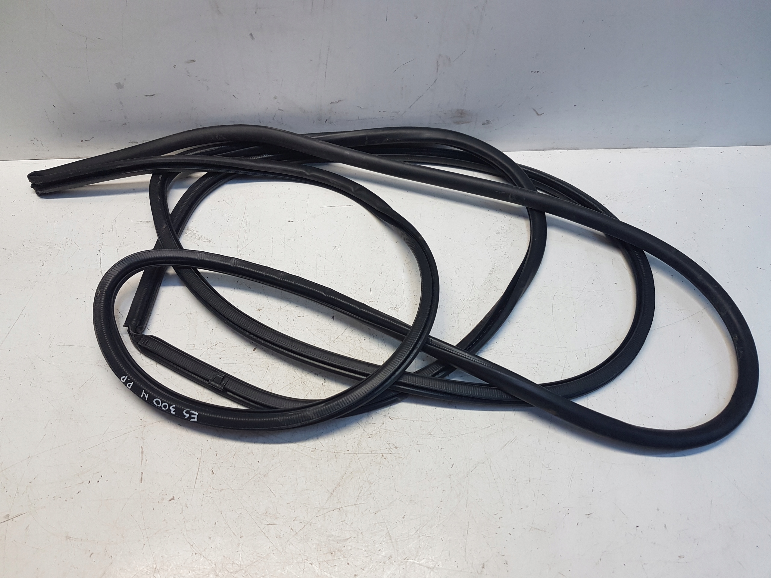 LEXUS ES300H ES VI gasket door front bodywork