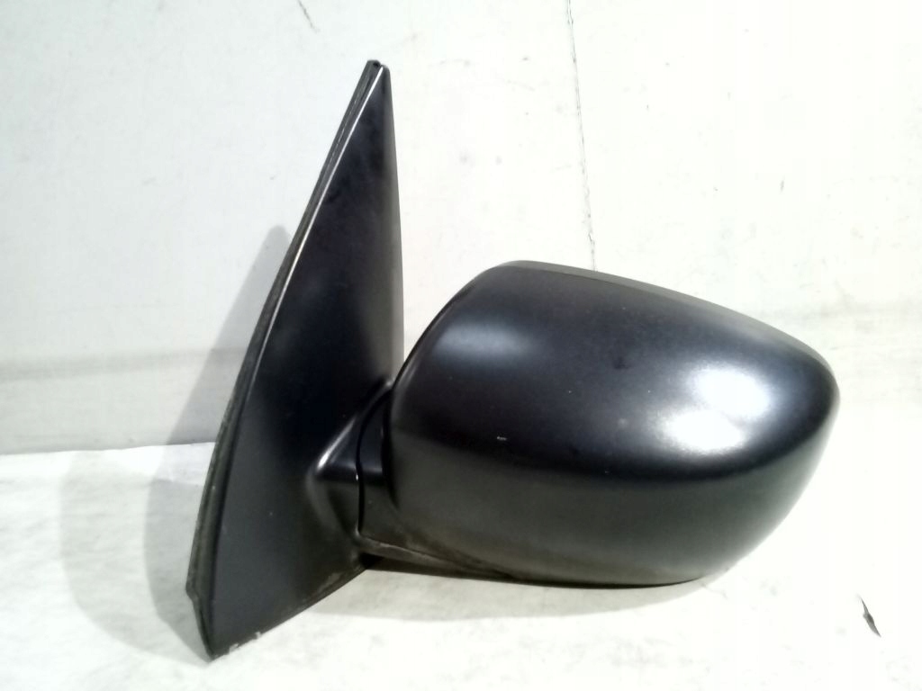 Hyundai i10 and mirror left manually