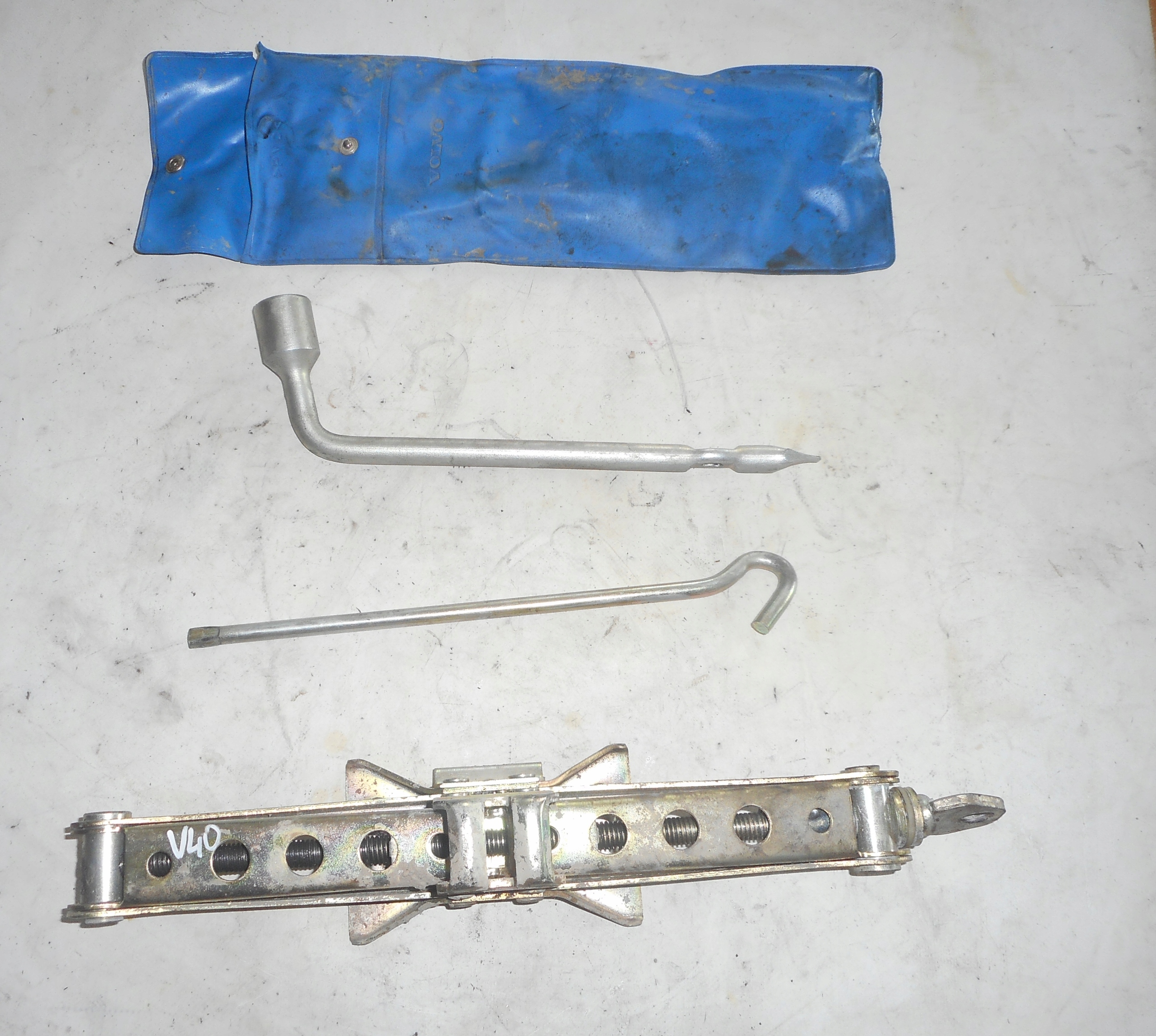 Volvo V40 lewarek podnośnik klucz