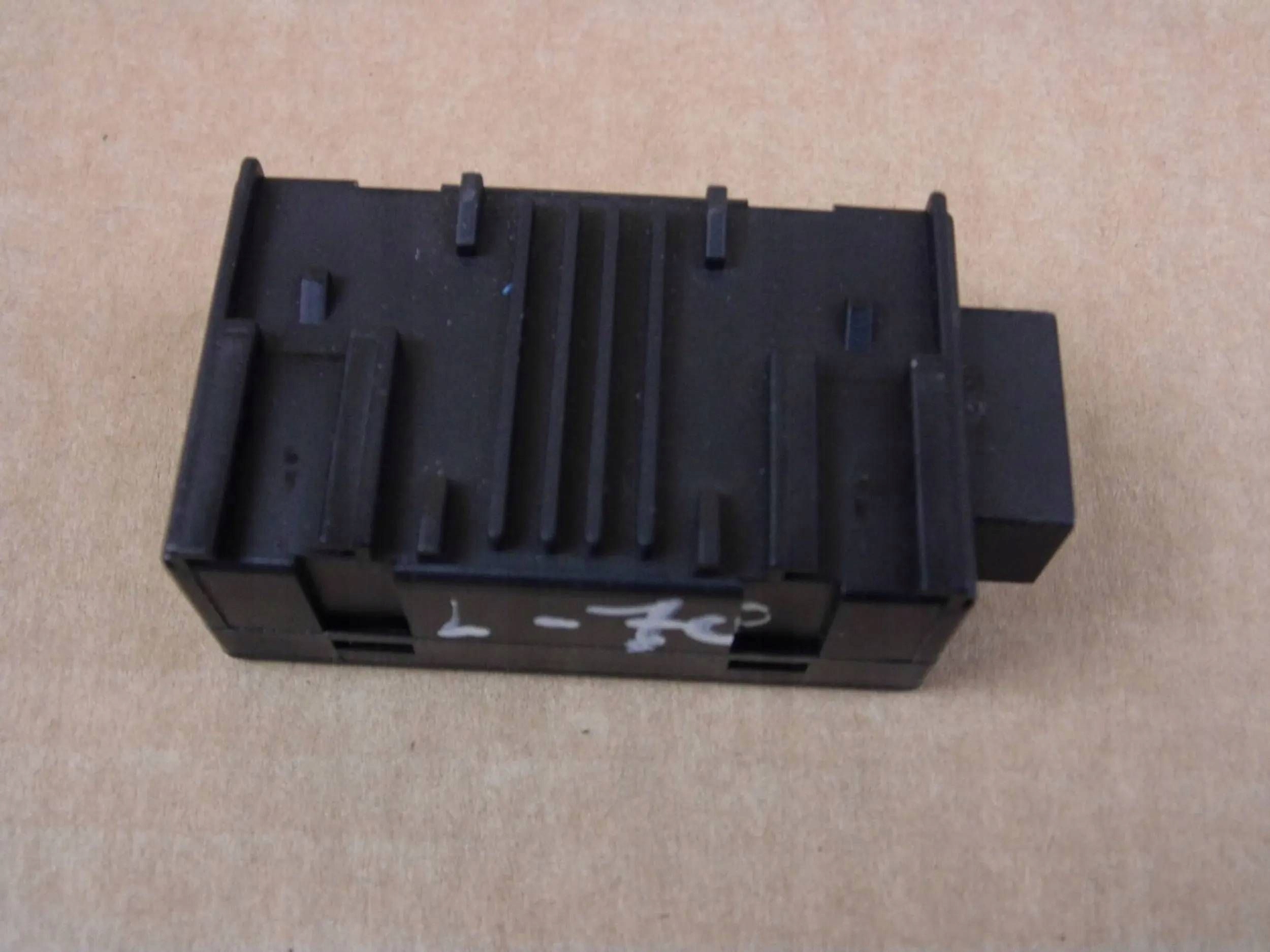 Ford Focus III MK3 control unit module relay grzania seat 11002298C