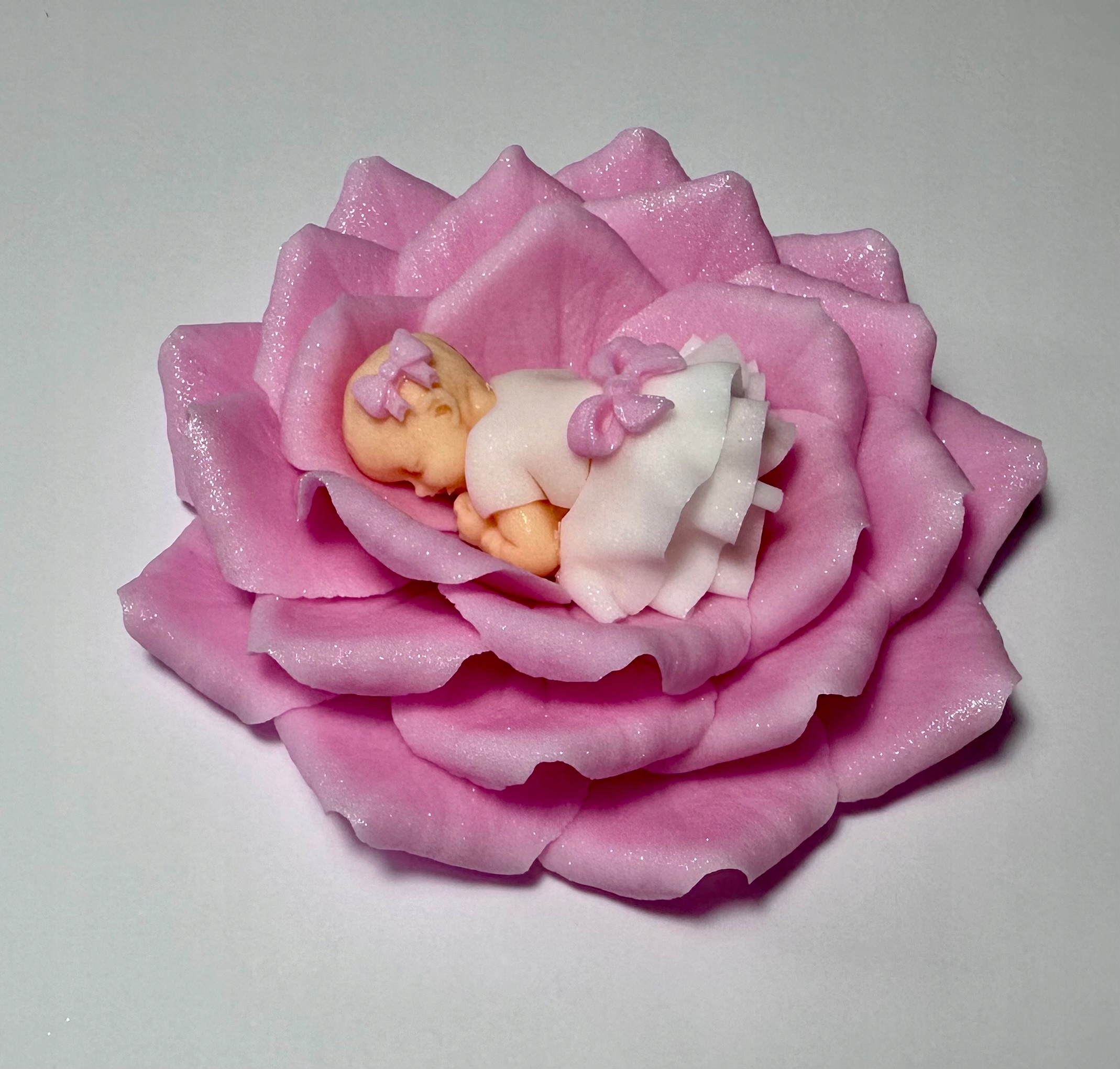 Cukrová Ozdoba Miminko Na Dort Dekorace Miminko Na Okvětních Lístcích Růže