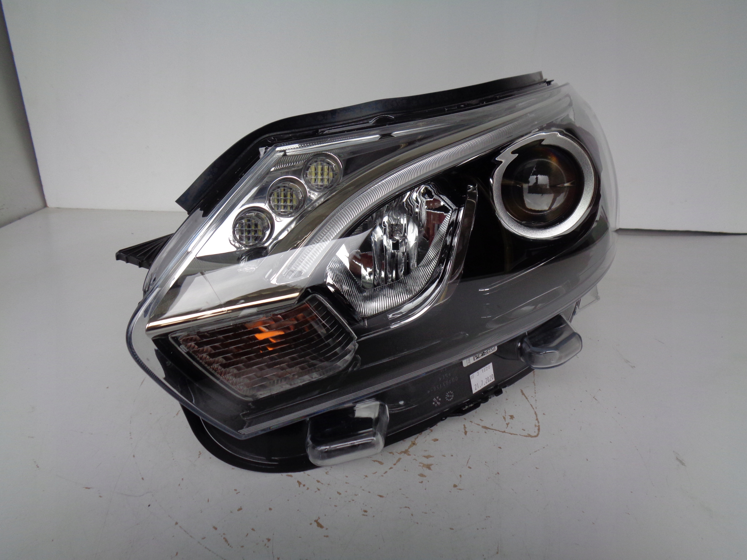 light left REFLEKTOR TOYOTA PROACE 16- XENON