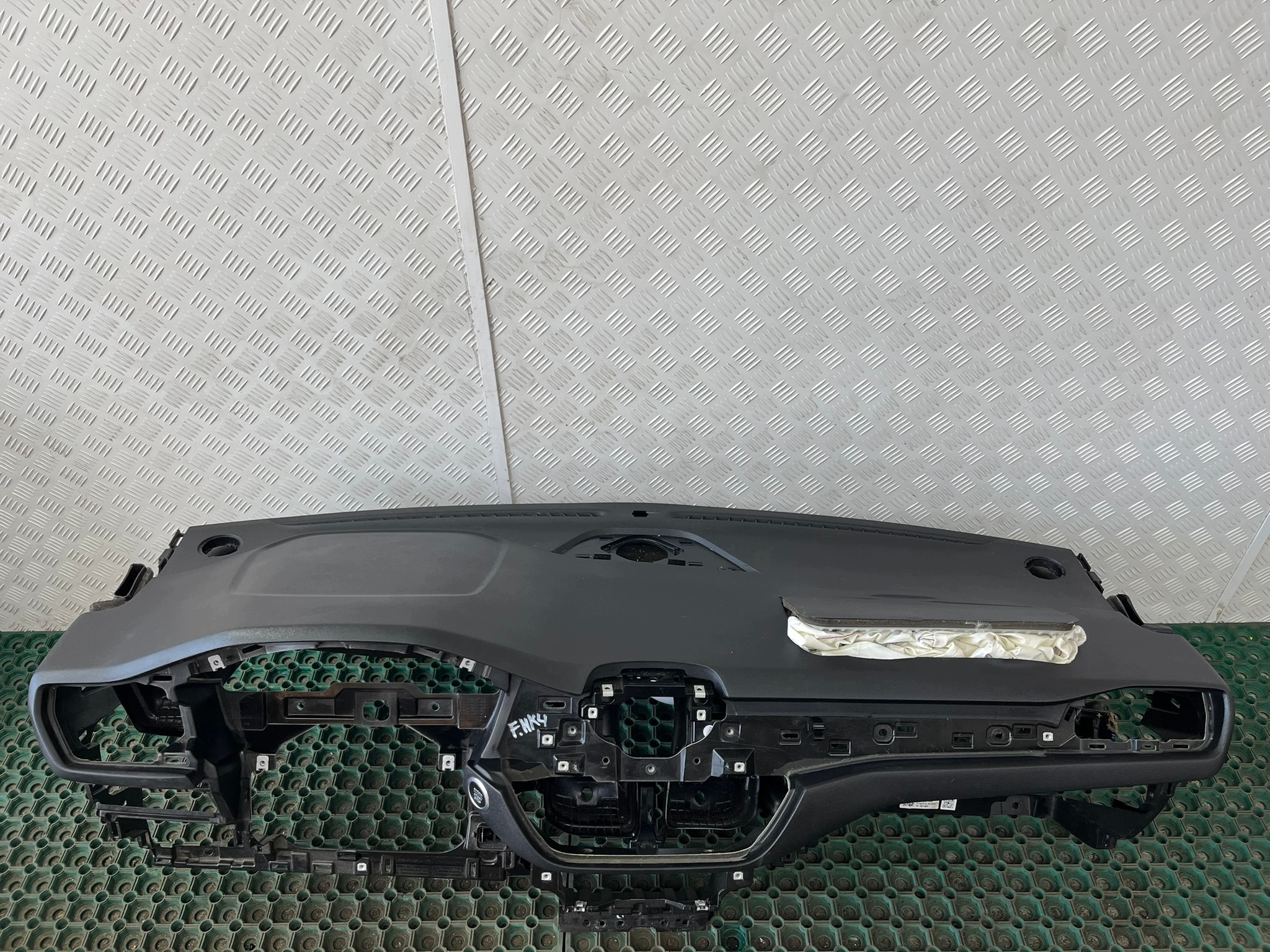 FORD FOCUS MK4 18-24 dashboard console WYSTRZELONA without HEAD UP below START/STOP