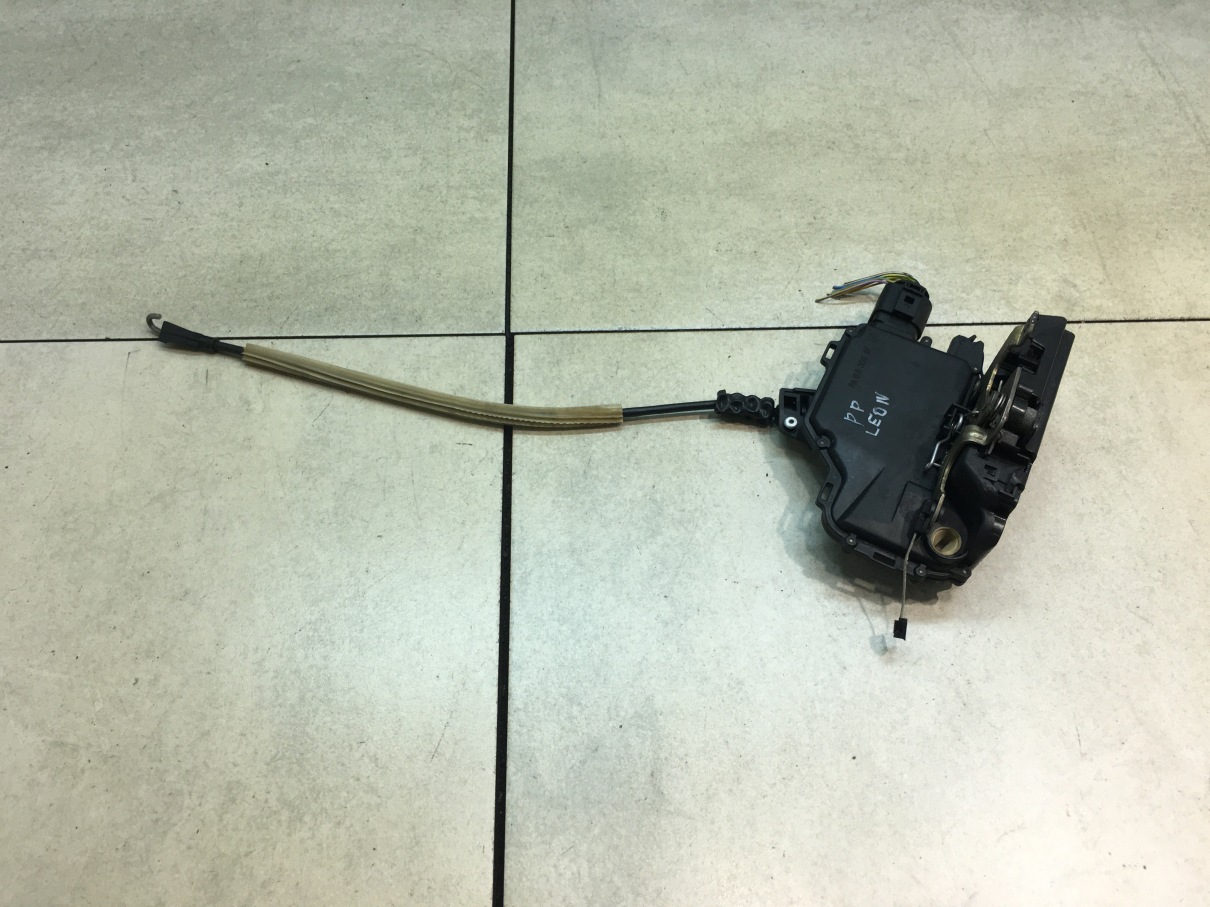 lock door right front SEAT LEON and 8 PIN