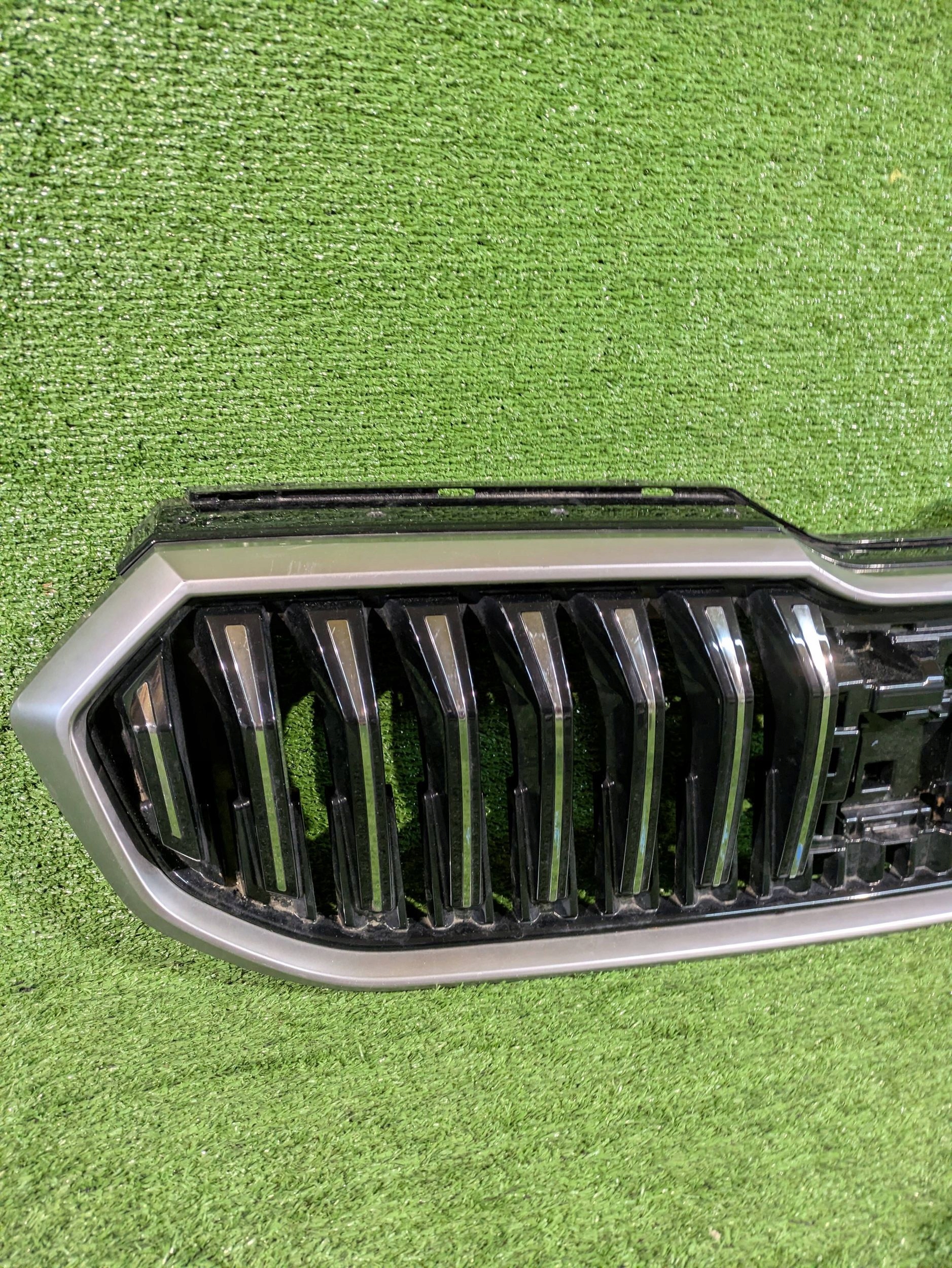 grill grille radiator SKODA SUPERB IV NR.29