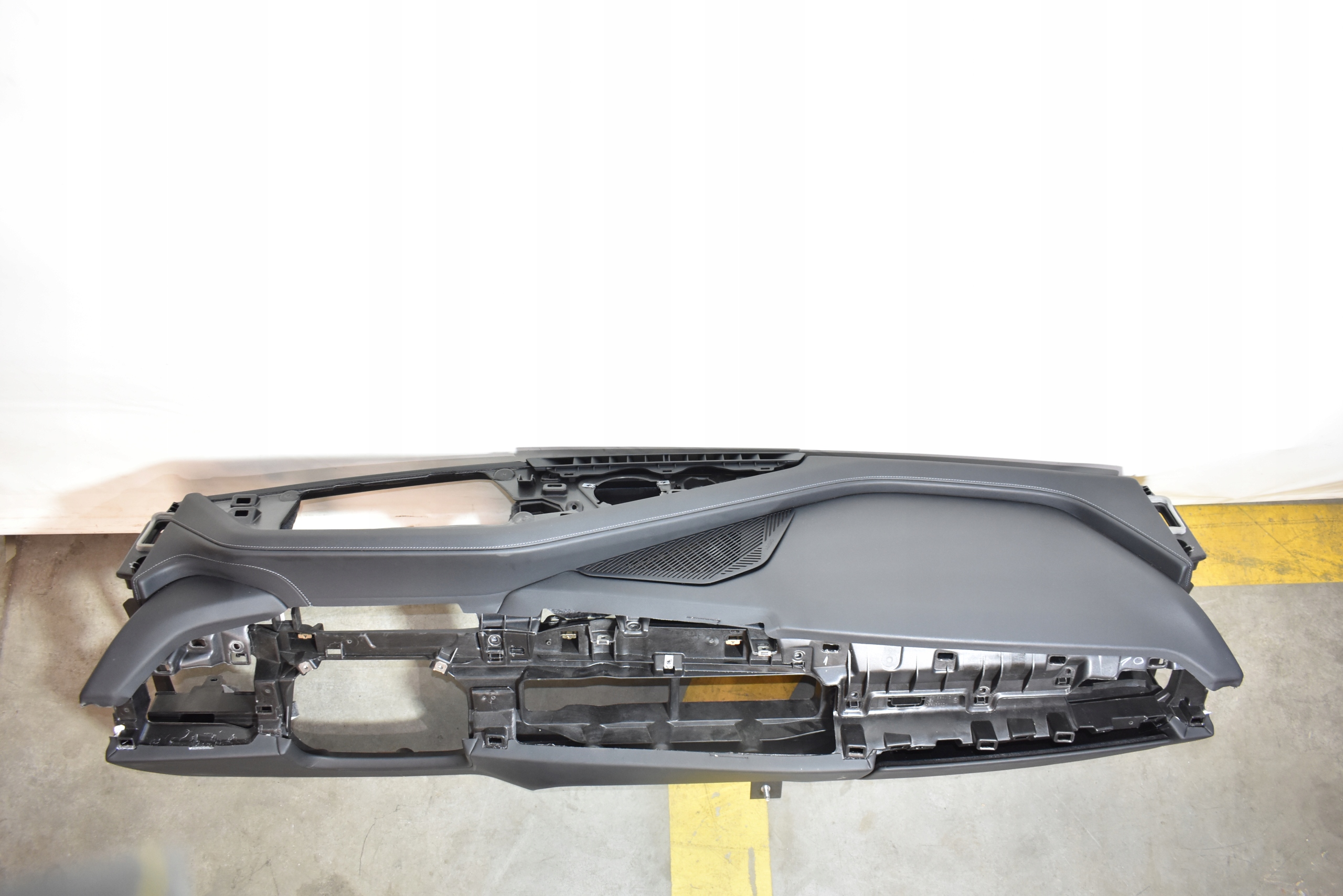 IDEALNA console + passenger compartment leather HEADUP BMW G70 1