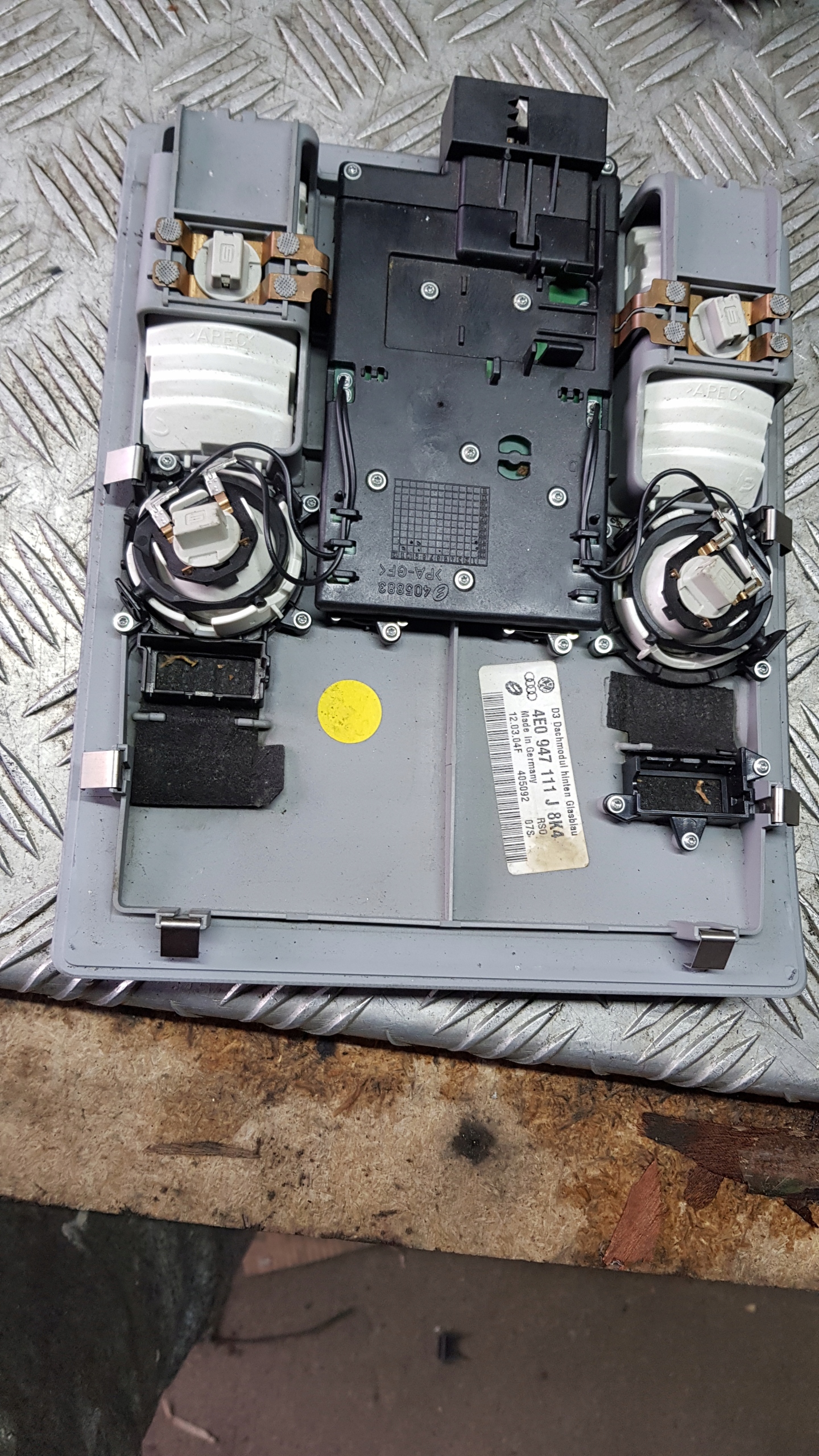 AUDI A8 D3 light OSWIETLENIE cabs rear part 4e0947111j