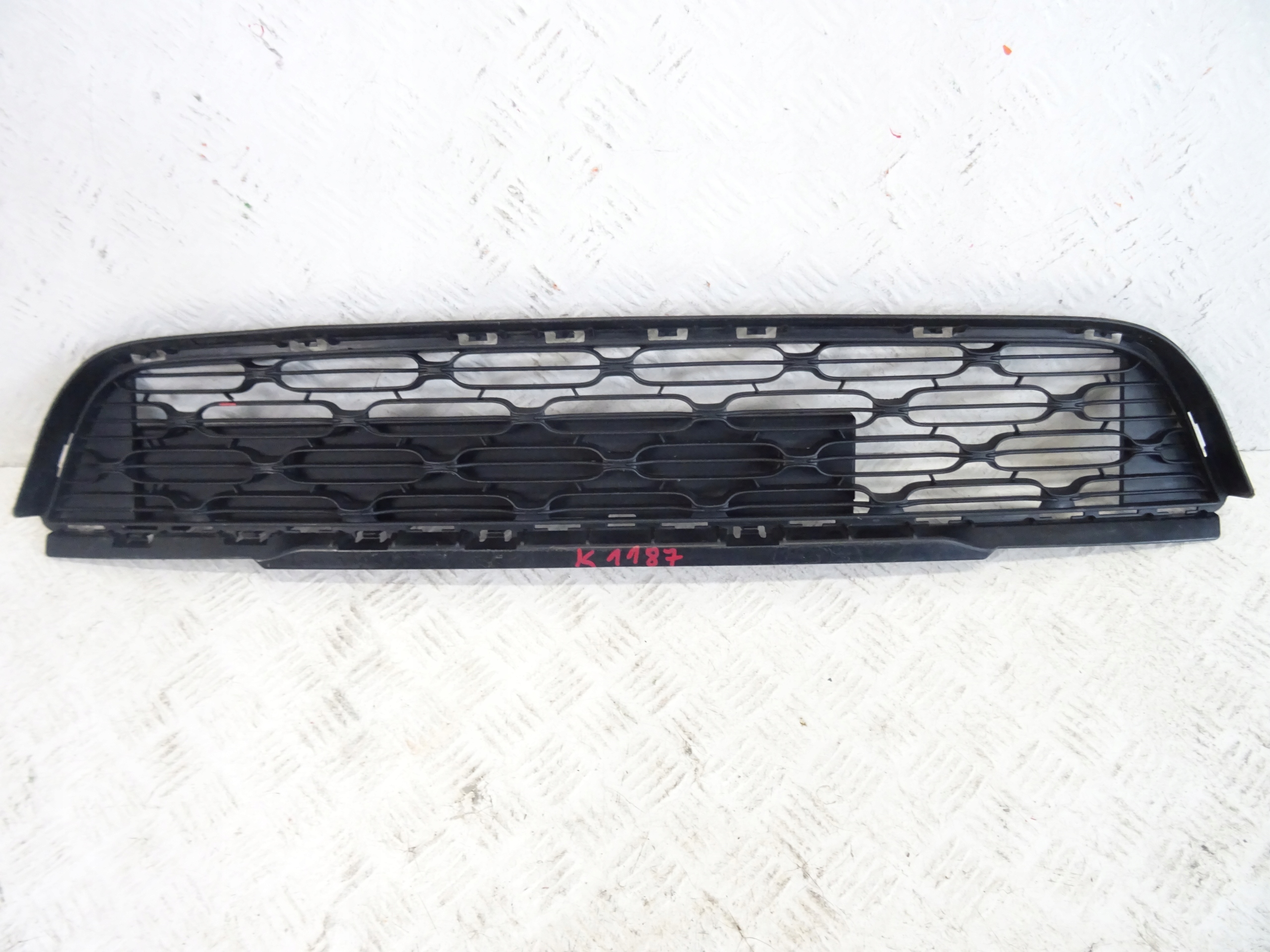 grid of a bumper front front central CITROEN C3 III 9812062277