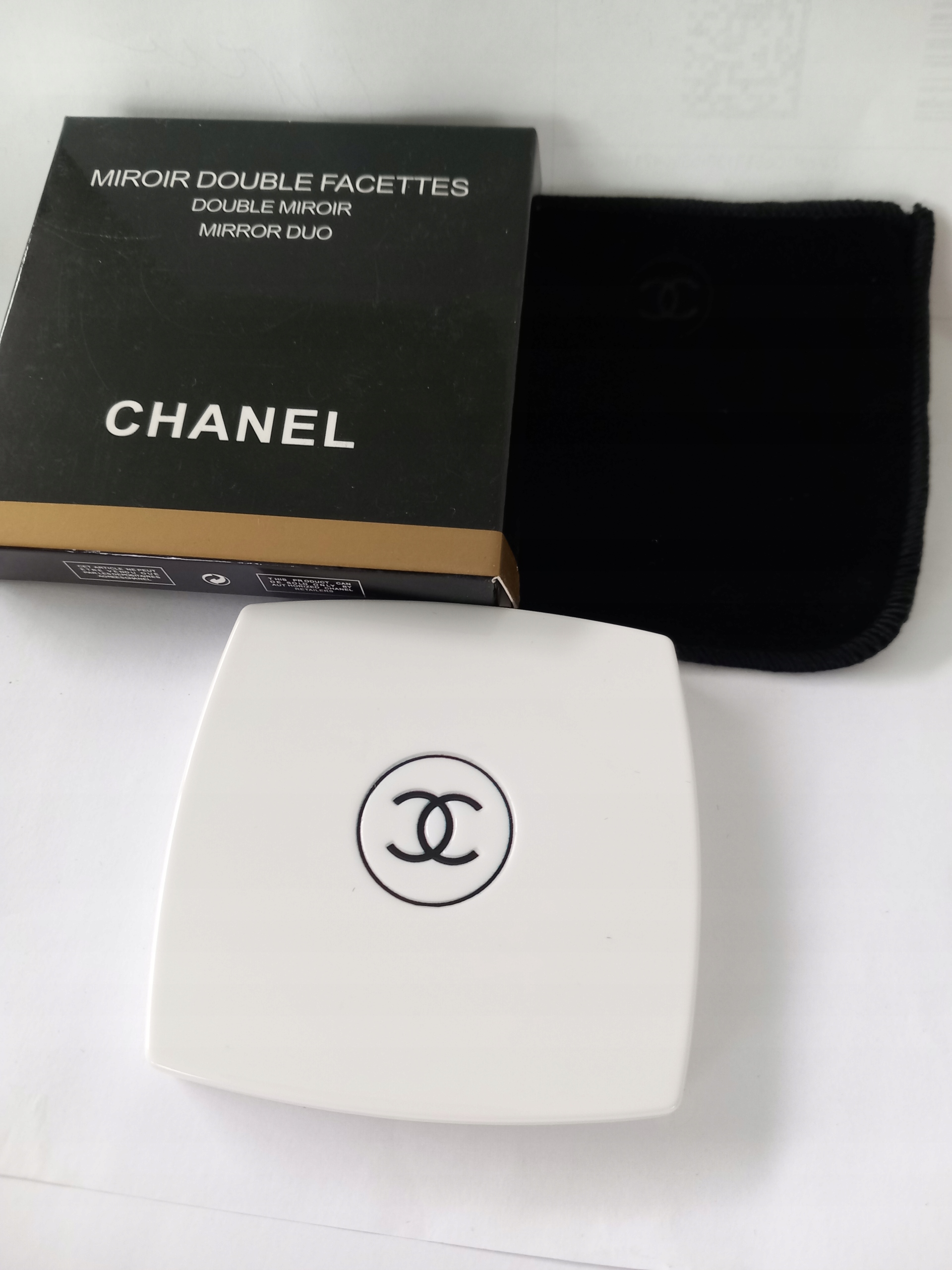 Otwierane lusterko Chanel 7 x 7