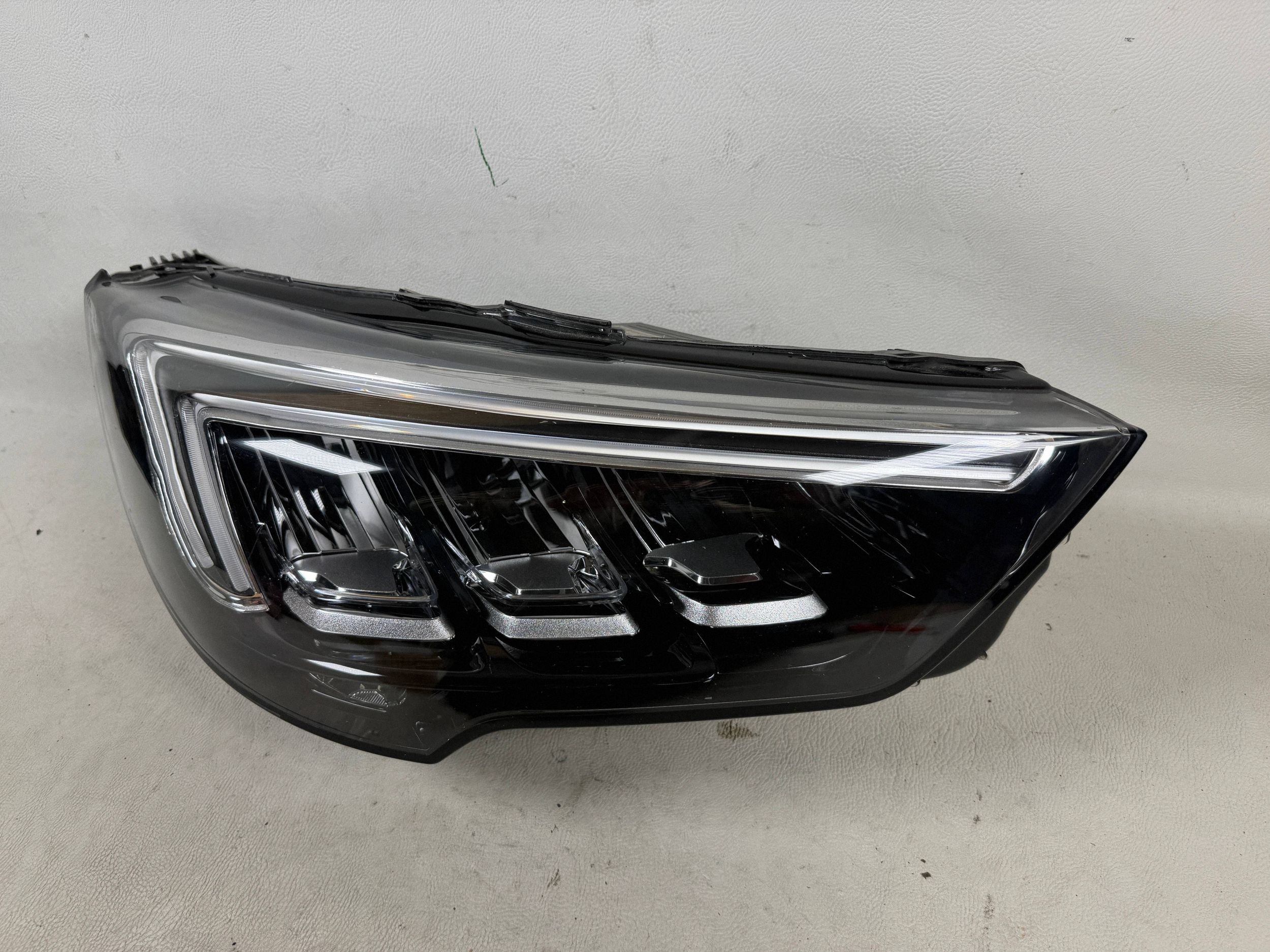 Opel Crossland X 17- Full Led right front front
