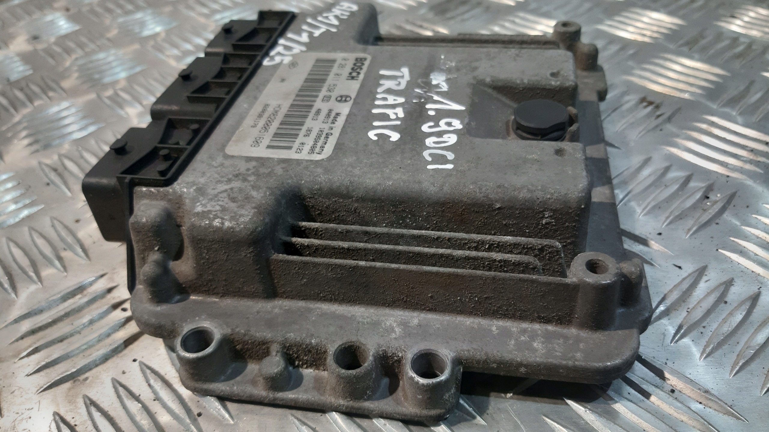 computer control unit BOSCH 0281011530 8200051609 VIVARO TRAFIC
