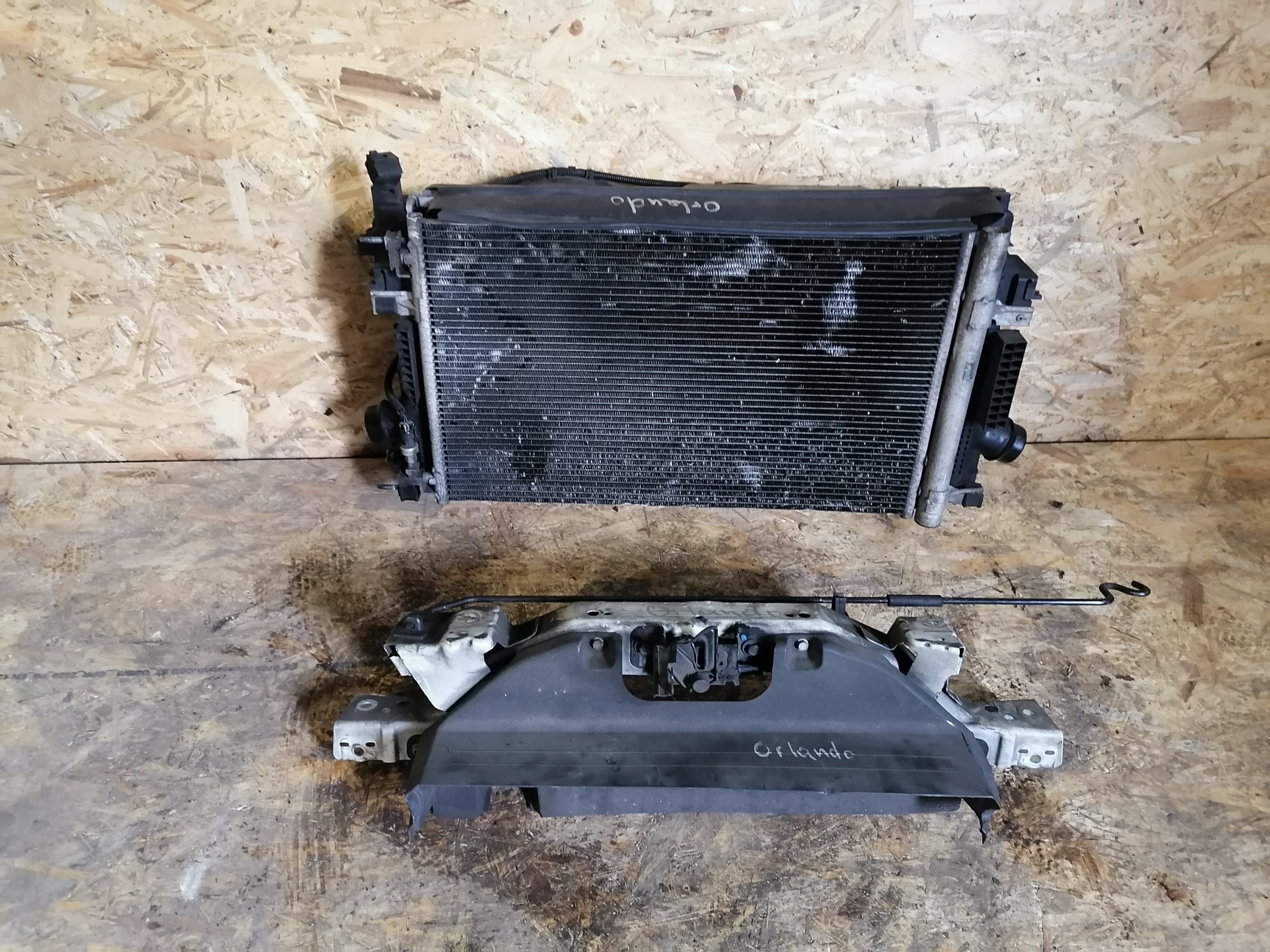 Pas przedni chłodnice Chevrolet Orlando Diesel