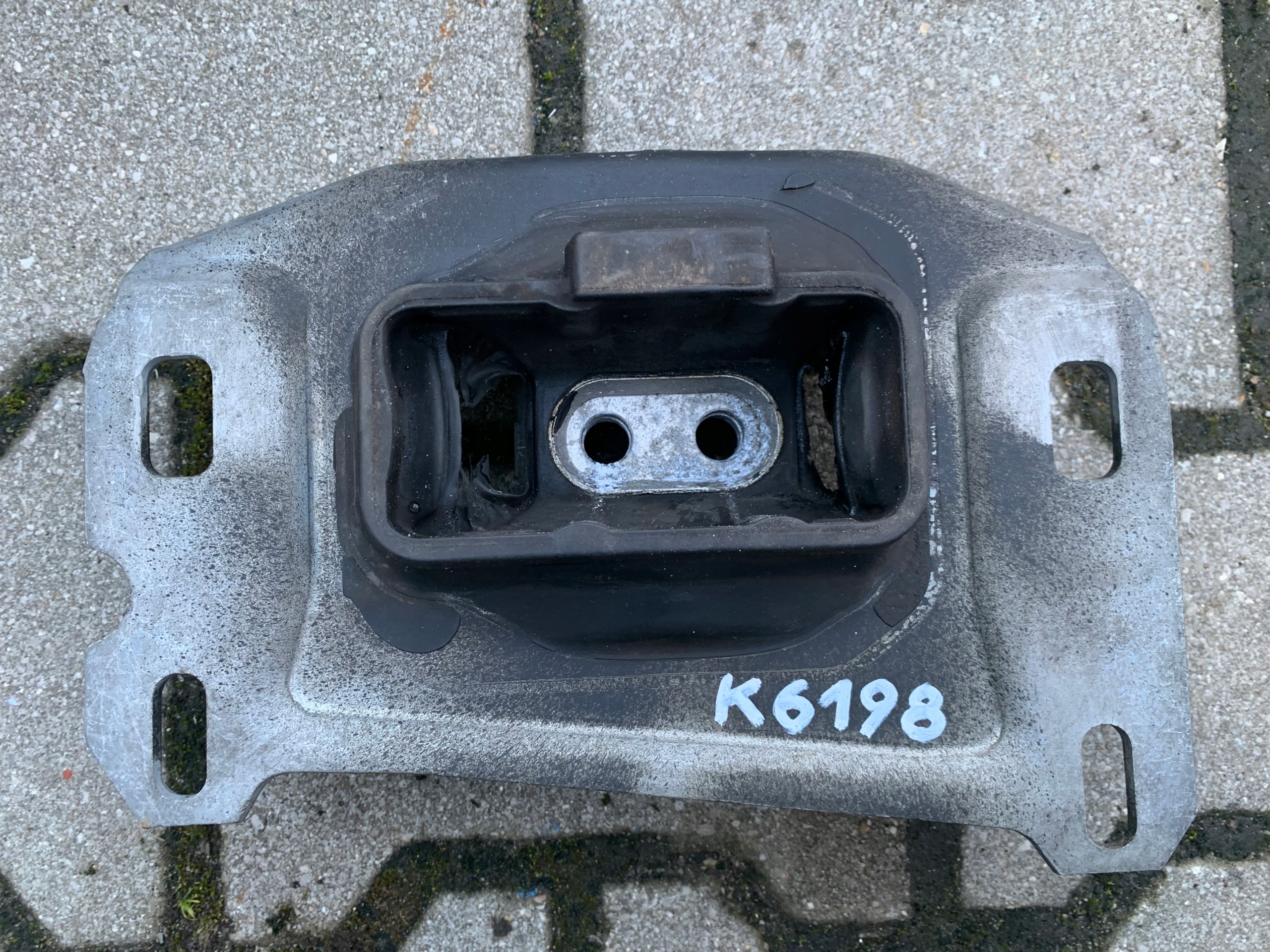 PEUGEOT CITROEN ŁAPA PODUSZKA SKRZYNI BIEGÓW 9807420980