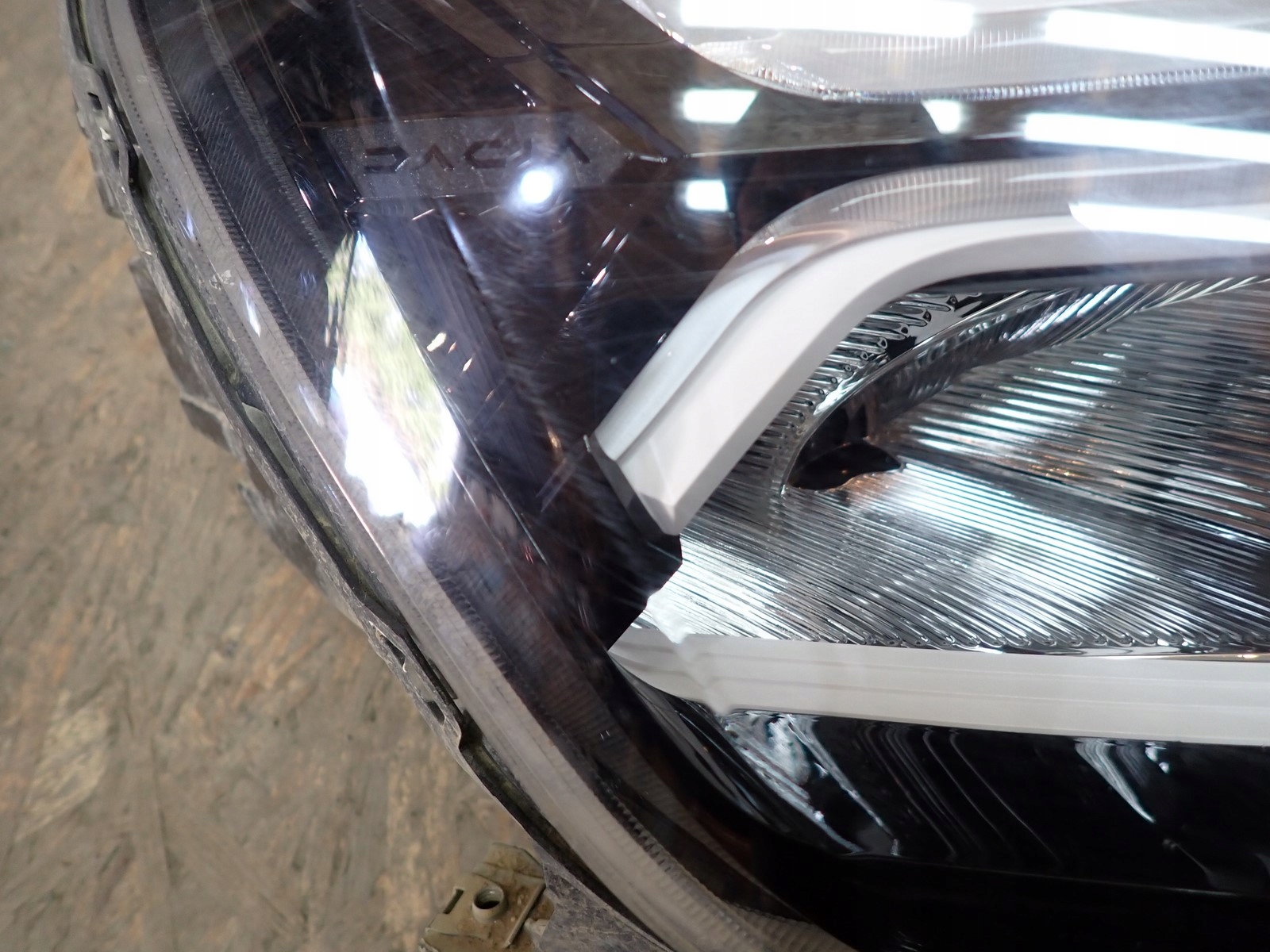 light right REFLEKTOR right LED DACIA DUSTER 2 II HM LIFT 21-24R 260106194R